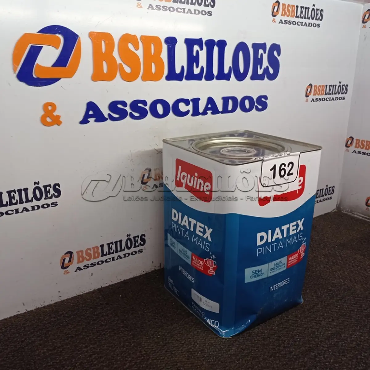 LOTE 162 - 01 LATA DE TINTA PINTA MAIS 16L/ 18L INTERIORES BASE ACRÍLICO FOSCO IQUINI. (NOVO) (NO ESTADO) ATENÇÃO! FAZER A VISITAÇÃO ANTES DE ARREMATAR, NÃO SABEMOS SE FUNCIONA. LEILÃO NÃO TEM GARANTIA E NEM DEVOLUÇÃO, SUJEITO A POSSÍVEIS AVARIAS VISÍVEIS/OCULTAS E/OU AUSÊNCIA DE COMPONENTES.