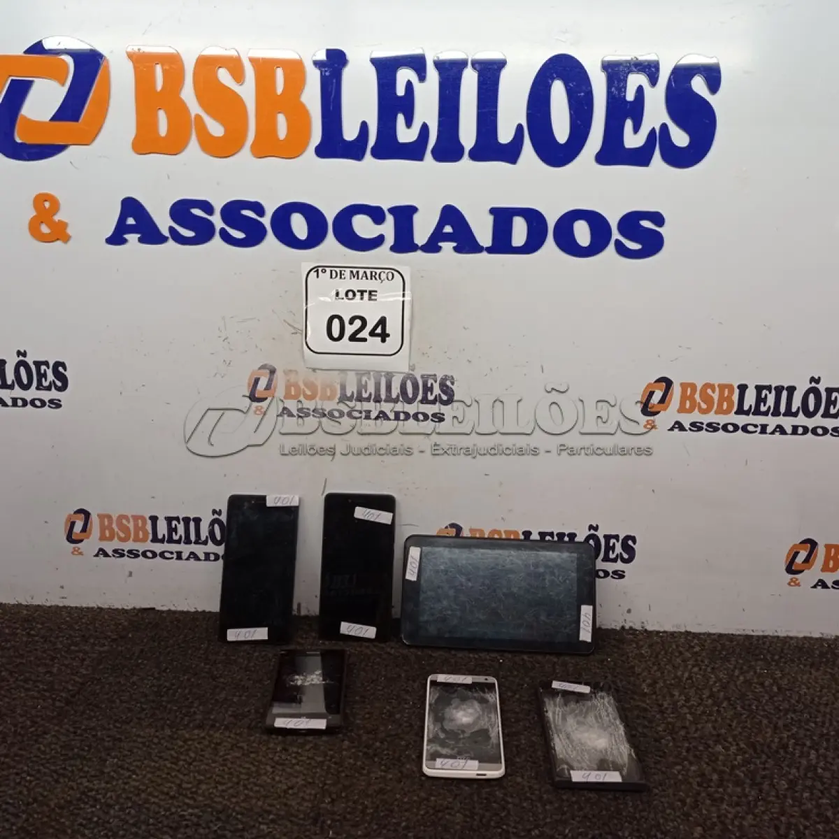 LOTE 024 - 05 CELULARES MARCAS E MODELOS DIVERSOS E 01 TABLET PARA RETIRADA DE PEÇAS. (NO ESTADO) ATENÇÃO! FAZER A VISITAÇÃO ANTES DE ARREMATAR, NÃO SABEMOS SE FUNCIONA. LEILÃO NÃO TEM GARANTIA E NEM DEVOLUÇÃO, SUJEITO A POSSÍVEIS AVARIAS VISÍVEIS/OCULTAS E/OU AUSÊNCIA DE COMPONENTES.