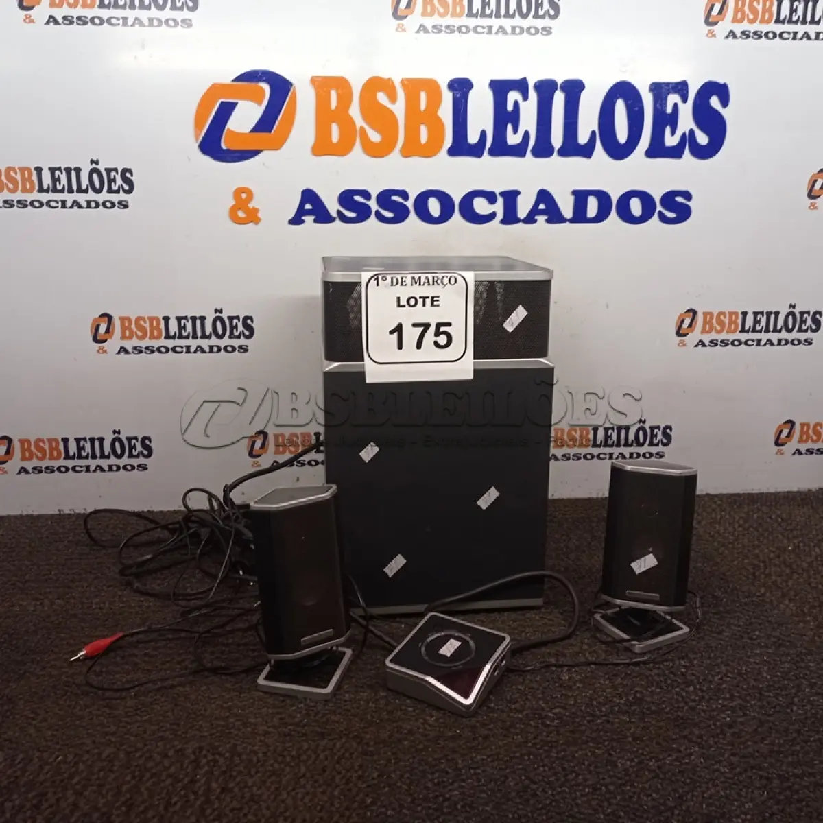 LOTE 175 - 01 AMPLIFICADOR FX4021 240V COM 02 CAIXINHAS.  (NO ESTADO) ATENÇÃO! FAZER A VISITAÇÃO ANTES DE ARREMATAR, NÃO SABEMOS SE FUNCIONA. LEILÃO NÃO TEM GARANTIA E NEM DEVOLUÇÃO, SUJEITO A POSSÍVEIS AVARIAS VISÍVEIS/OCULTAS E/OU AUSÊNCIA DE COMPONENTES.
