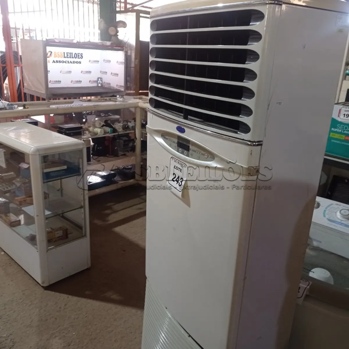 LOTE 243 - 01 EVAPORADORA CARRIER. (NO ESTADO) ATENÇÃO! FAZER A VISITAÇÃO ANTES DE ARREMATAR, NÃO SABEMOS SE FUNCIONA. LEILÃO NÃO TEM GARANTIA E NEM DEVOLUÇÃO, SUJEITO A POSSÍVEIS AVARIAS VISÍVEIS/OCULTAS E/OU AUSÊNCIA DE COMPONENTES.