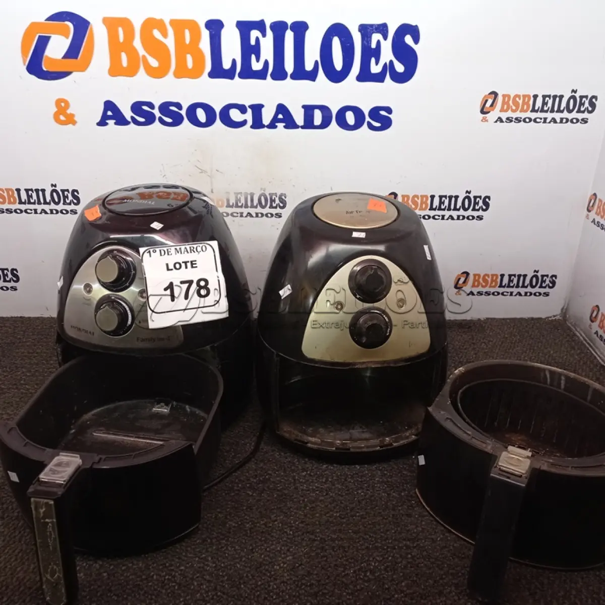 LOTE 178 - 02 AIR FRYER MARCA MONDIAL COM AVARIAS.  (NO ESTADO) ATENÇÃO! FAZER A VISITAÇÃO ANTES DE ARREMATAR, NÃO SABEMOS SE FUNCIONA. LEILÃO NÃO TEM GARANTIA E NEM DEVOLUÇÃO, SUJEITO A POSSÍVEIS AVARIAS VISÍVEIS/OCULTAS E/OU AUSÊNCIA DE COMPONENTES.