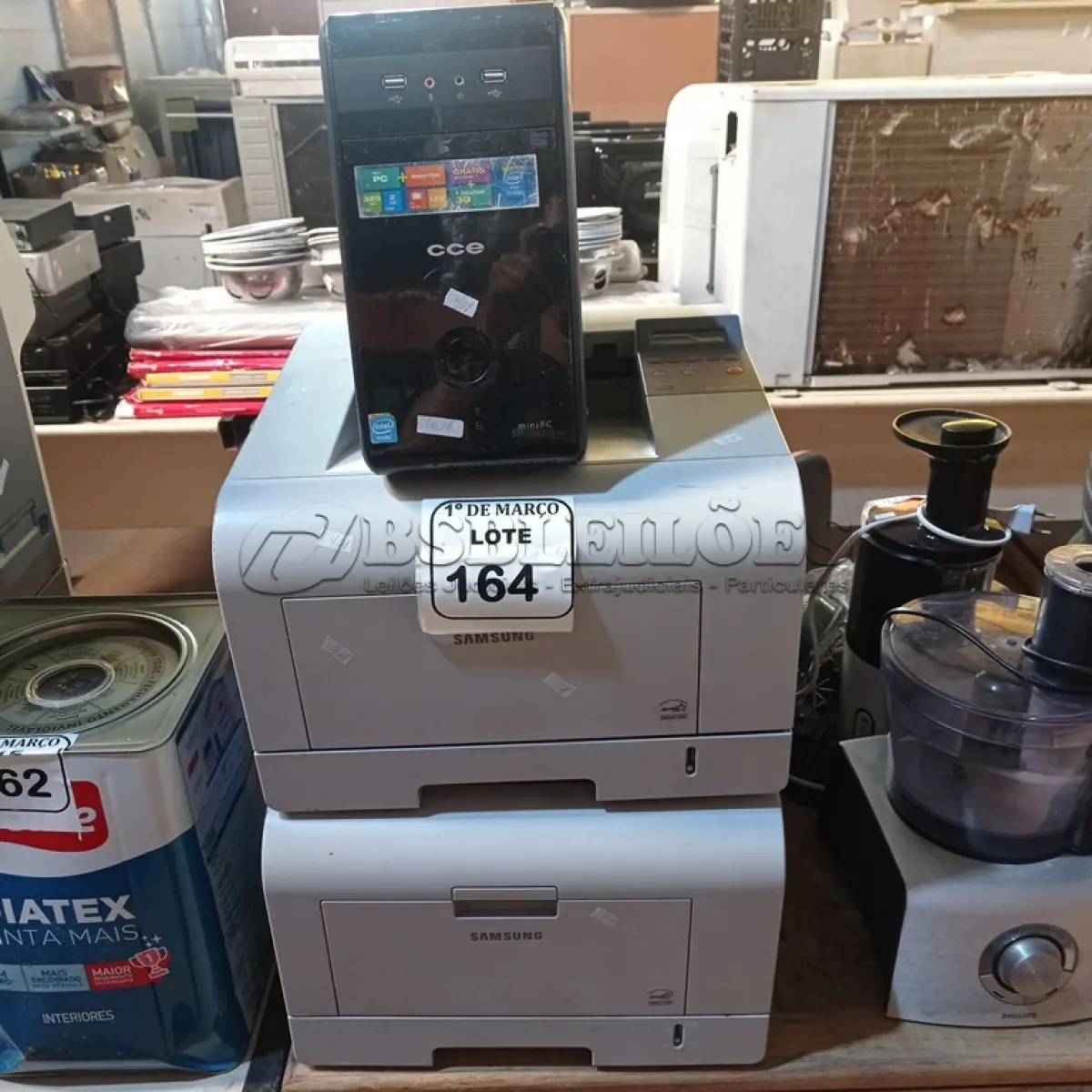 LOTE 164 - 02 IMPRESSORAS MARCA SAMSUNG COM TONNER E 01 CPU MARCA CC. (NO ESTADO) ATENÇÃO! FAZER A VISITAÇÃO ANTES DE ARREMATAR, NÃO SABEMOS SE FUNCIONA. LEILÃO NÃO TEM GARANTIA E NEM DEVOLUÇÃO, SUJEITO A POSSÍVEIS AVARIAS VISÍVEIS/OCULTAS E/OU AUSÊNCIA DE COMPONENTES.
