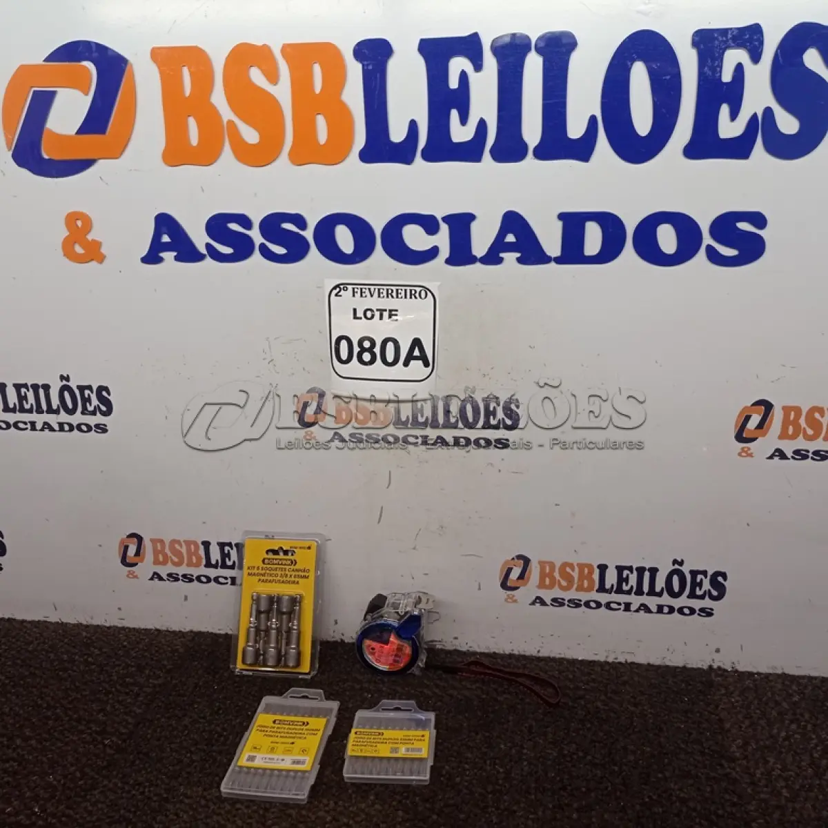 LOTE 080 - 01 JOGO DE BITS, KIT 5 SOQUETE E 01 TRENA. (NOVO) (NO ESTADO) ATENÇÃO! FAZER A VISITAÇÃO ANTES DE ARREMATAR, NÃO SABEMOS SE FUNCIONA. LEILÃO NÃO TEM GARANTIA E NEM DEVOLUÇÃO, SUJEITO A POSSÍVEIS AVARIAS VISÍVEIS/OCULTAS E/OU AUSÊNCIA DE COMPONENTES.