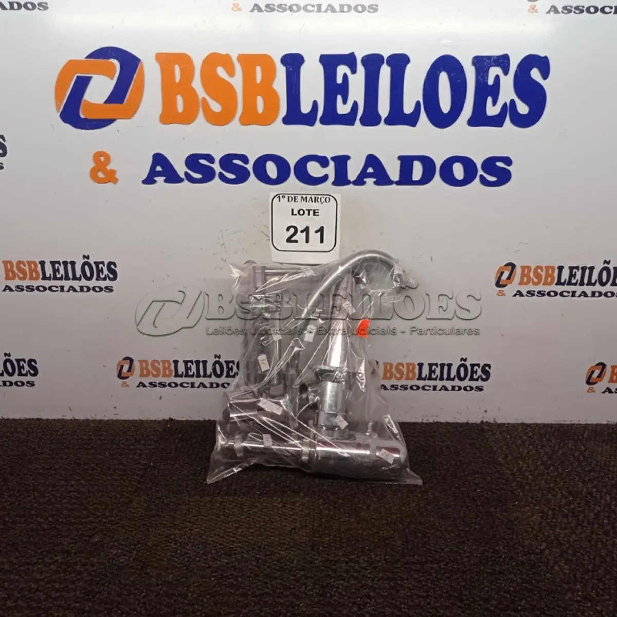 LOTE 211 - 01 TORNEIRA COM FILTRO PARA COZINHA, 01 TORNEIRA PARA LAVATÓRIO E 01 SIFÃO EM METAL. (NO ESTADO) ATENÇÃO! FAZER A VISITAÇÃO ANTES DE ARREMATAR, NÃO SABEMOS SE FUNCIONA. LEILÃO NÃO TEM GARANTIA E NEM DEVOLUÇÃO, SUJEITO A POSSÍVEIS AVARIAS VISÍVEIS/OCULTAS E/OU AUSÊNCIA DE COMPONENTES.