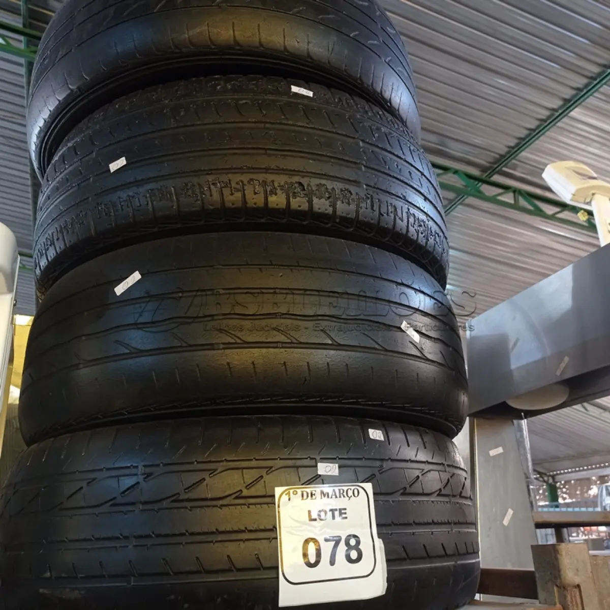 LOTE 078 - 04 PNEUS USADOS 205-55 ARO 16. (NO ESTADO) ATENÇÃO! FAZER A VISITAÇÃO ANTES DE ARREMATAR, NÃO SABEMOS SE FUNCIONA. LEILÃO NÃO TEM GARANTIA E NEM DEVOLUÇÃO, SUJEITO A POSSÍVEIS AVARIAS VISÍVEIS/OCULTAS E/OU AUSÊNCIA DE COMPONENTES.