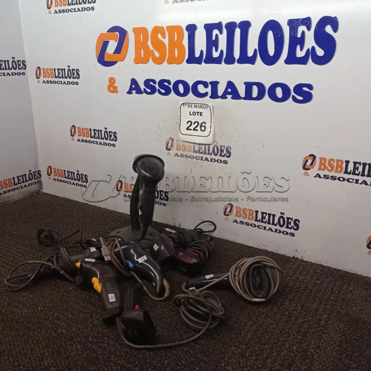 LOTE 226 - 01 LOTE COM LEITORES DE CÓDIGO DE BARRA. (NO ESTADO) ATENÇÃO! FAZER A VISITAÇÃO ANTES DE ARREMATAR, NÃO SABEMOS SE FUNCIONA. LEILÃO NÃO TEM GARANTIA E NEM DEVOLUÇÃO, SUJEITO A POSSÍVEIS AVARIAS VISÍVEIS/OCULTAS E/OU AUSÊNCIA DE COMPONENTES.