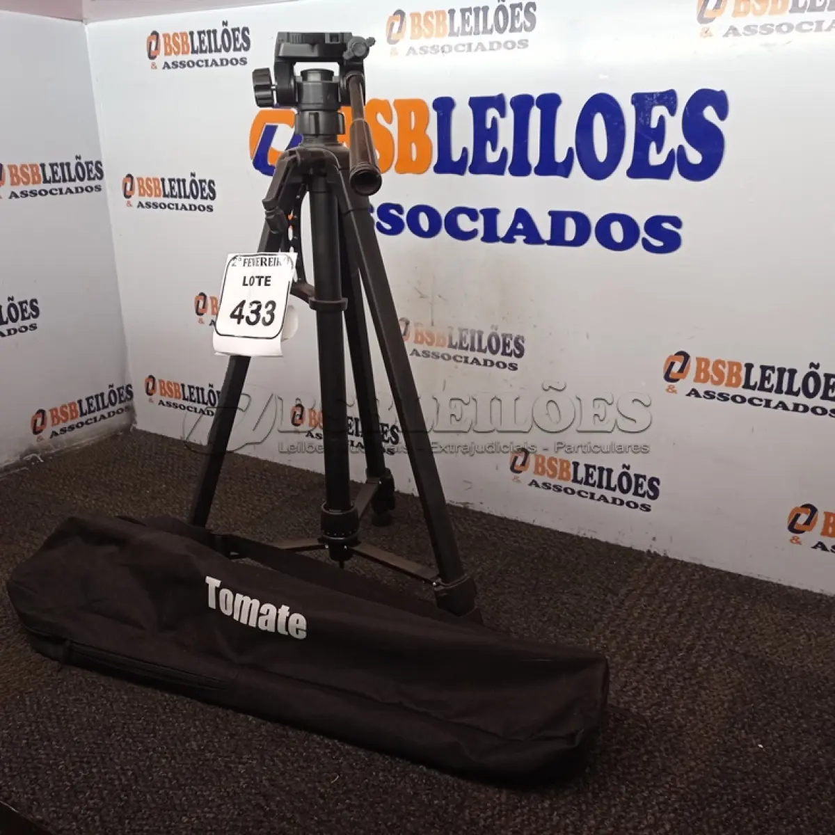 LOTE 433 - 01 TRIPÉ P/CÂMERA FOTOGRÁFICA MARCA TOMATE MODELO MTG-3016. (NO ESTADO) ATENÇÃO! FAZER A VISITAÇÃO ANTES DE ARREMATAR, NÃO SABEMOS SE FUNCIONA. LEILÃO NÃO TEM GARANTIA E NEM DEVOLUÇÃO, SUJEITO A POSSÍVEIS AVARIAS VISÍVEIS/OCULTAS E/OU AUSÊNCIA DE COMPONENTES.