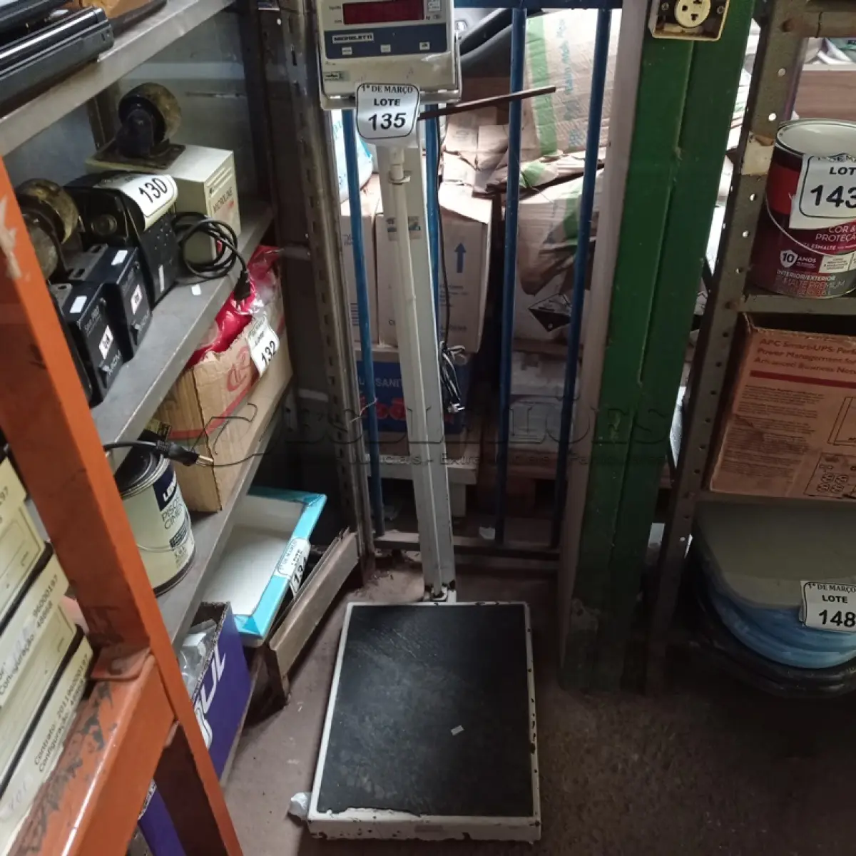 LOTE 135 - 01 BALANÇA DIGITAL MÁXIMO DE 200K MARCA MICHELETTI. (NO ESTADO) ATENÇÃO! FAZER A VISITAÇÃO ANTES DE ARREMATAR, NÃO SABEMOS SE FUNCIONA. LEILÃO NÃO TEM GARANTIA E NEM DEVOLUÇÃO, SUJEITO A POSSÍVEIS AVARIAS VISÍVEIS/OCULTAS E/OU AUSÊNCIA DE COMPONENTES.