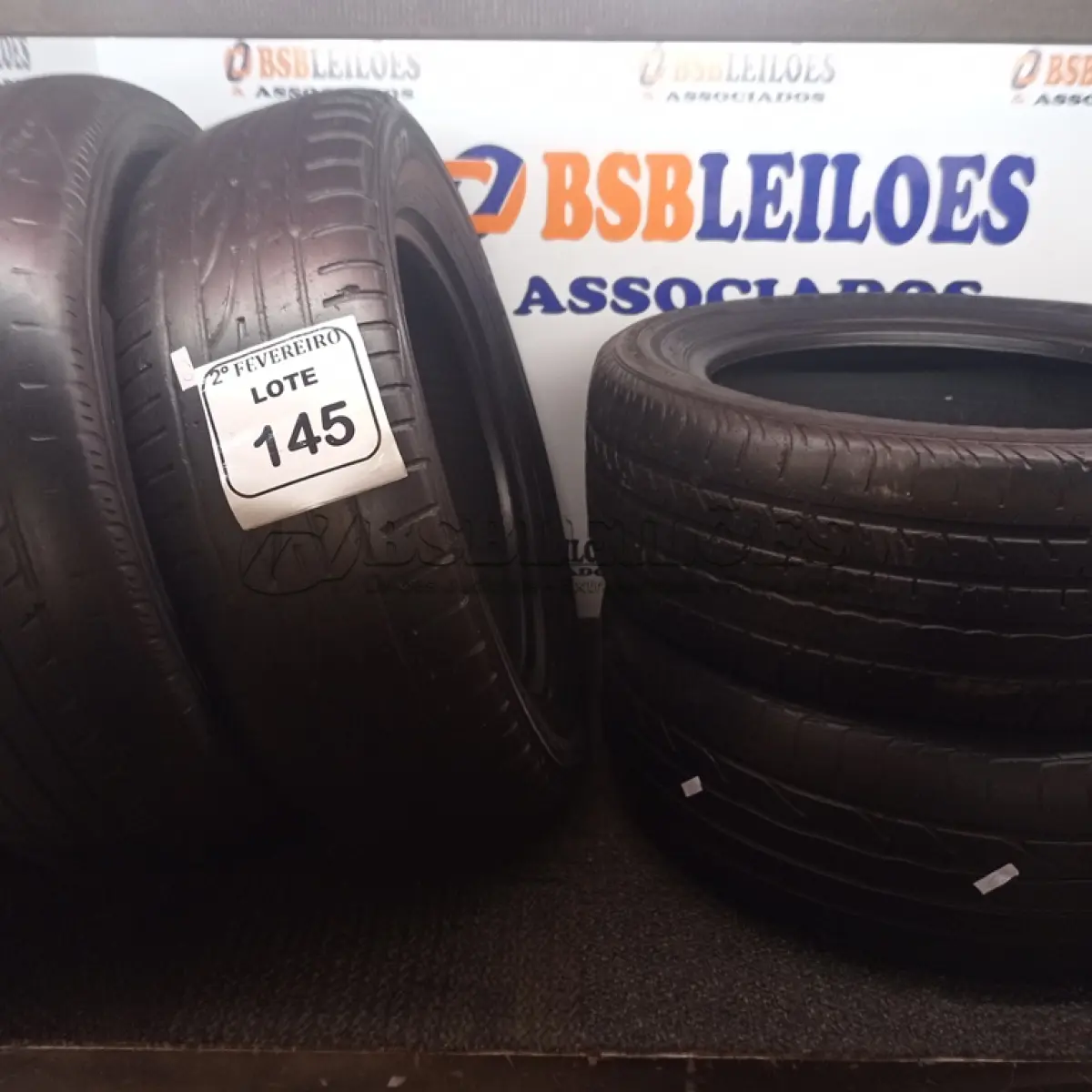 LOTE 145 - 04 PNEUS 205/55 ARO 16. (NO ESTADO) ATENÇÃO! FAZER A VISITAÇÃO ANTES DE ARREMATAR, NÃO SABEMOS SE FUNCIONA. LEILÃO NÃO TEM GARANTIA E NEM DEVOLUÇÃO, SUJEITO A POSSÍVEIS AVARIAS VISÍVEIS/OCULTAS E/OU AUSÊNCIA DE COMPONENTES.