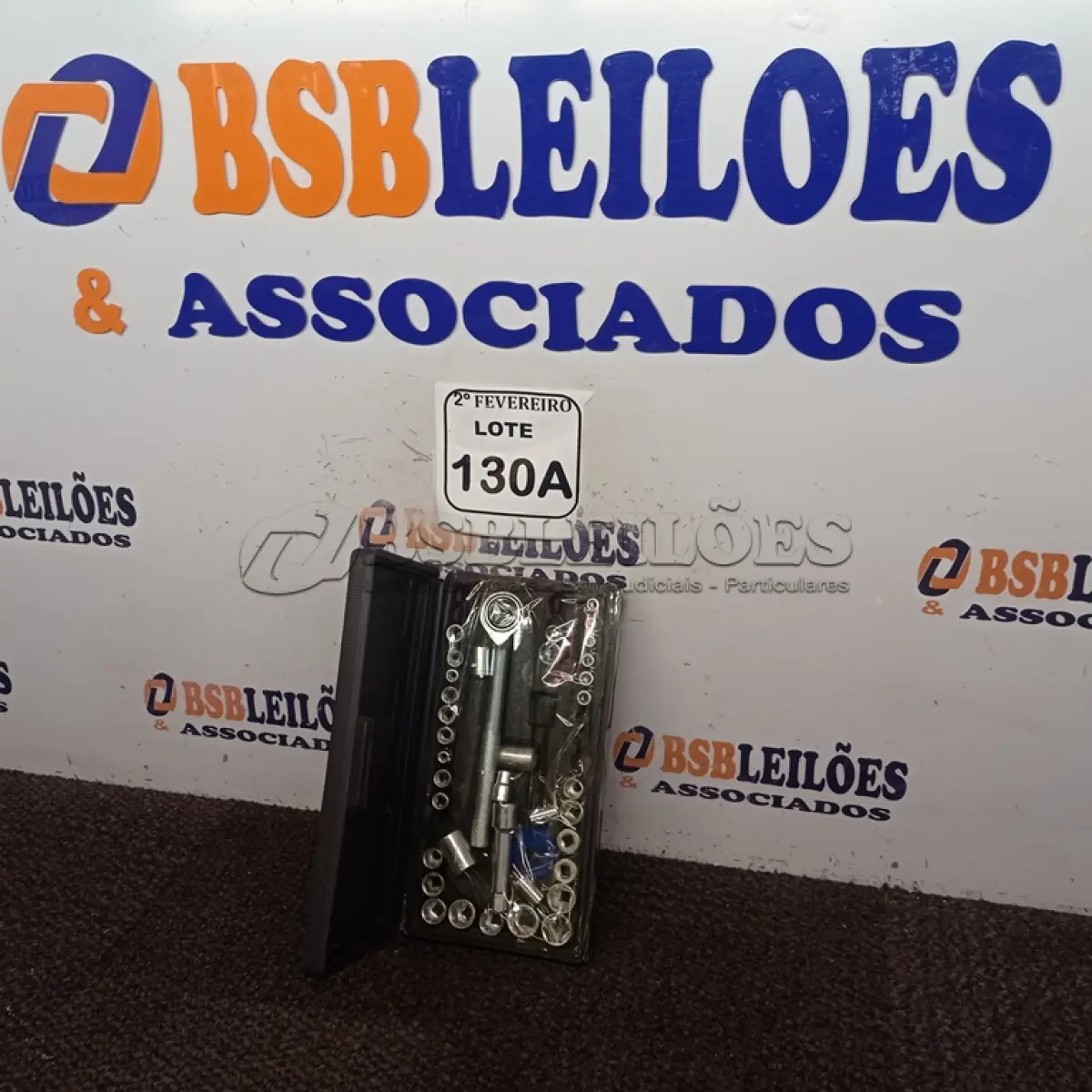 LOTE 130 - 01 KIT DE FERRAMENTAS. (NOVA) (NO ESTADO) ATENÇÃO! FAZER A VISITAÇÃO ANTES DE ARREMATAR, NÃO SABEMOS SE FUNCIONA. LEILÃO NÃO TEM GARANTIA E NEM DEVOLUÇÃO, SUJEITO A POSSÍVEIS AVARIAS VISÍVEIS/OCULTAS E/OU AUSÊNCIA DE COMPONENTES.