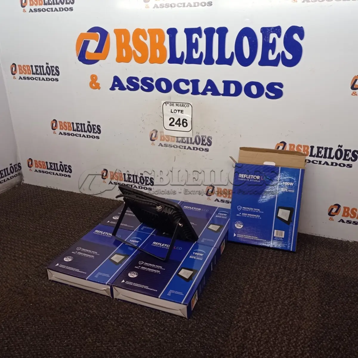 LOTE 246 - 05 REFLETORES DE LED 100W.(NOVO) (NO ESTADO) ATENÇÃO! FAZER A VISITAÇÃO ANTES DE ARREMATAR, NÃO SABEMOS SE FUNCIONA. LEILÃO NÃO TEM GARANTIA E NEM DEVOLUÇÃO, SUJEITO A POSSÍVEIS AVARIAS VISÍVEIS/OCULTAS E/OU AUSÊNCIA DE COMPONENTES.