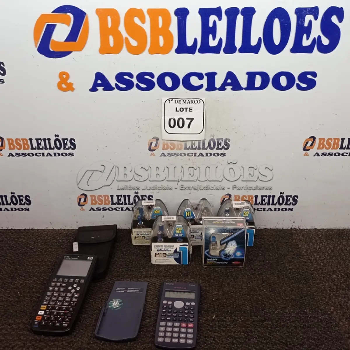 LOTE 007 - 01 LOTE COM LÂMPADAS AUTOMOTIVAS, SENDO 01 PAR H3 ULTRAVISION MARCA LUX LIGHT, 02 PARES HB4 XÊNON MARCA TECHONE, 01 PAR H1 XÊNON, 01 LÂMPADA 9005 E 02 CALCULADORAS, SENDO 01 MARCA HP COM CASE E 01 MARCA CASIO SEM CASE. (NO ESTADO) ATENÇÃO! FAZER A VISITAÇÃO ANTES DE ARREMATAR, NÃO SABEMOS SE FUNCIONA. LEILÃO NÃO TEM GARANTIA E NEM DEVOLUÇÃO, SUJEITO A POSSÍVEIS AVARIAS VISÍVEIS/OCULTAS E/OU AUSÊNCIA DE COMPONENTES.