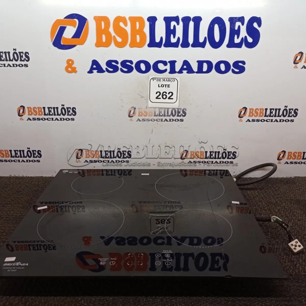 LOTE 262 - 01 FOGÃO DE INDUÇÃO ELÉTRICO MARCA BRITANIA. (NO ESTADO) ATENÇÃO! FAZER A VISITAÇÃO ANTES DE ARREMATAR, NÃO SABEMOS SE FUNCIONA. LEILÃO NÃO TEM GARANTIA E NEM DEVOLUÇÃO, SUJEITO A POSSÍVEIS AVARIAS VISÍVEIS/OCULTAS E/OU AUSÊNCIA DE COMPONENTES.
