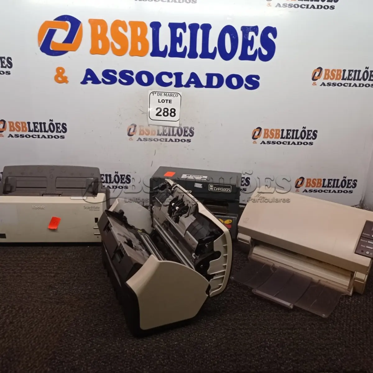 LOTE 288 - 01 LOTE COM SCANNERS, PROTOCOLADORA DE CHEQUES. (NO ESTADO) ATENÇÃO! FAZER A VISITAÇÃO ANTES DE ARREMATAR, NÃO SABEMOS SE FUNCIONA. LEILÃO NÃO TEM GARANTIA E NEM DEVOLUÇÃO, SUJEITO A POSSÍVEIS AVARIAS VISÍVEIS/OCULTAS E/OU AUSÊNCIA DE COMPONENTES.