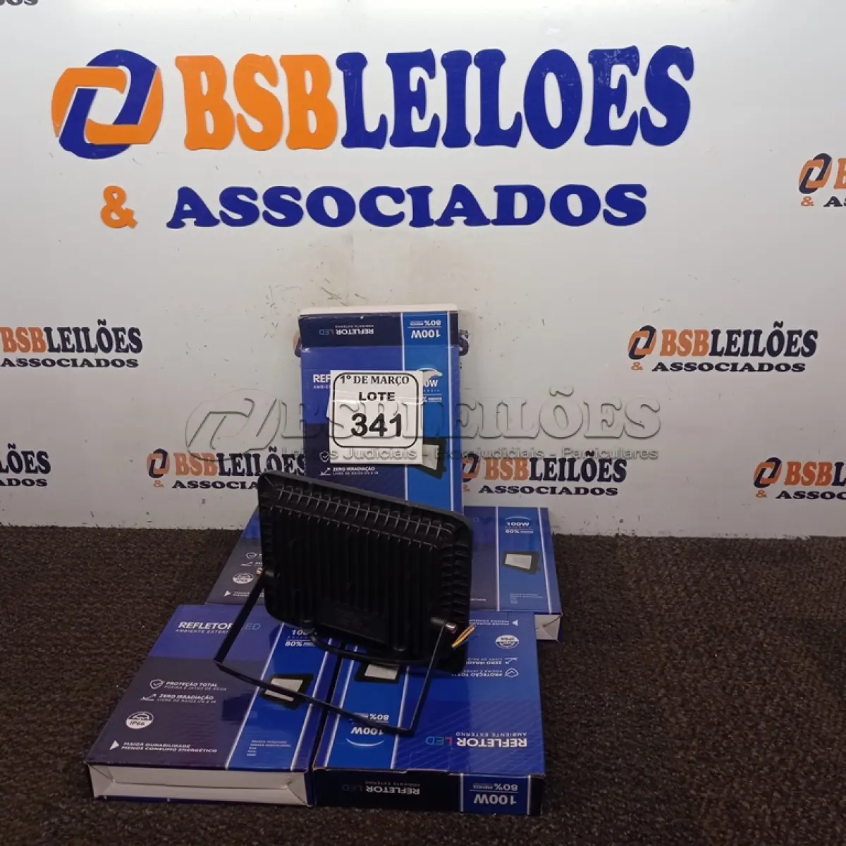LOTE 341 - 05 REFLETORES DE LED 100W.(NOVO) (NO ESTADO) ATENÇÃO! FAZER A VISITAÇÃO ANTES DE ARREMATAR, NÃO SABEMOS SE FUNCIONA. LEILÃO NÃO TEM GARANTIA E NEM DEVOLUÇÃO, SUJEITO A POSSÍVEIS AVARIAS VISÍVEIS/OCULTAS E/OU AUSÊNCIA DE COMPONENTES.