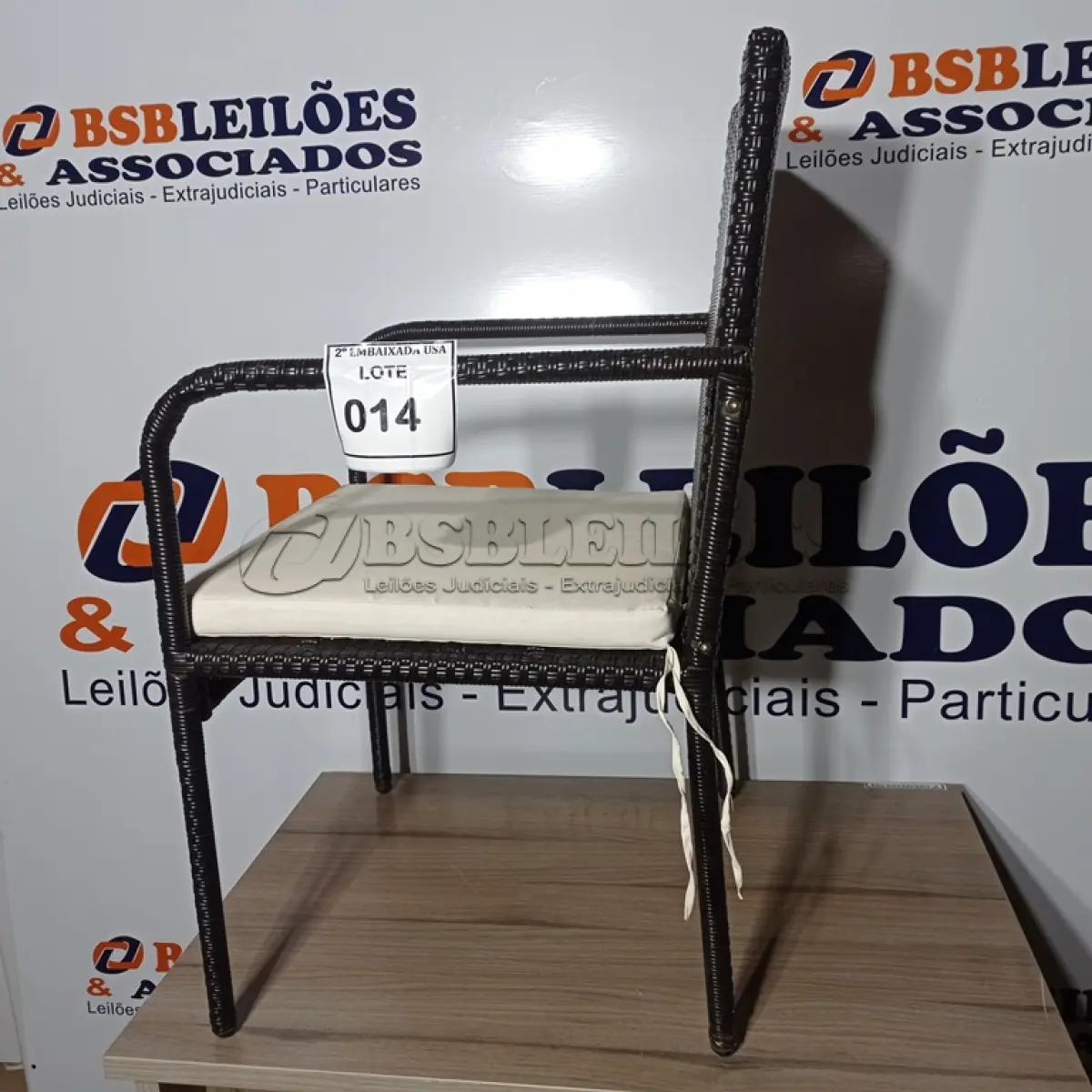 LOTE 014 - 01 GARDEN CHAIR. (CADEIRA DE JARDIM) (NO ESTADO EM QUE SE ENCONTRA. SUJEITO A AVARIAS OCULTAS/VISÍVEIS.) BH1671B