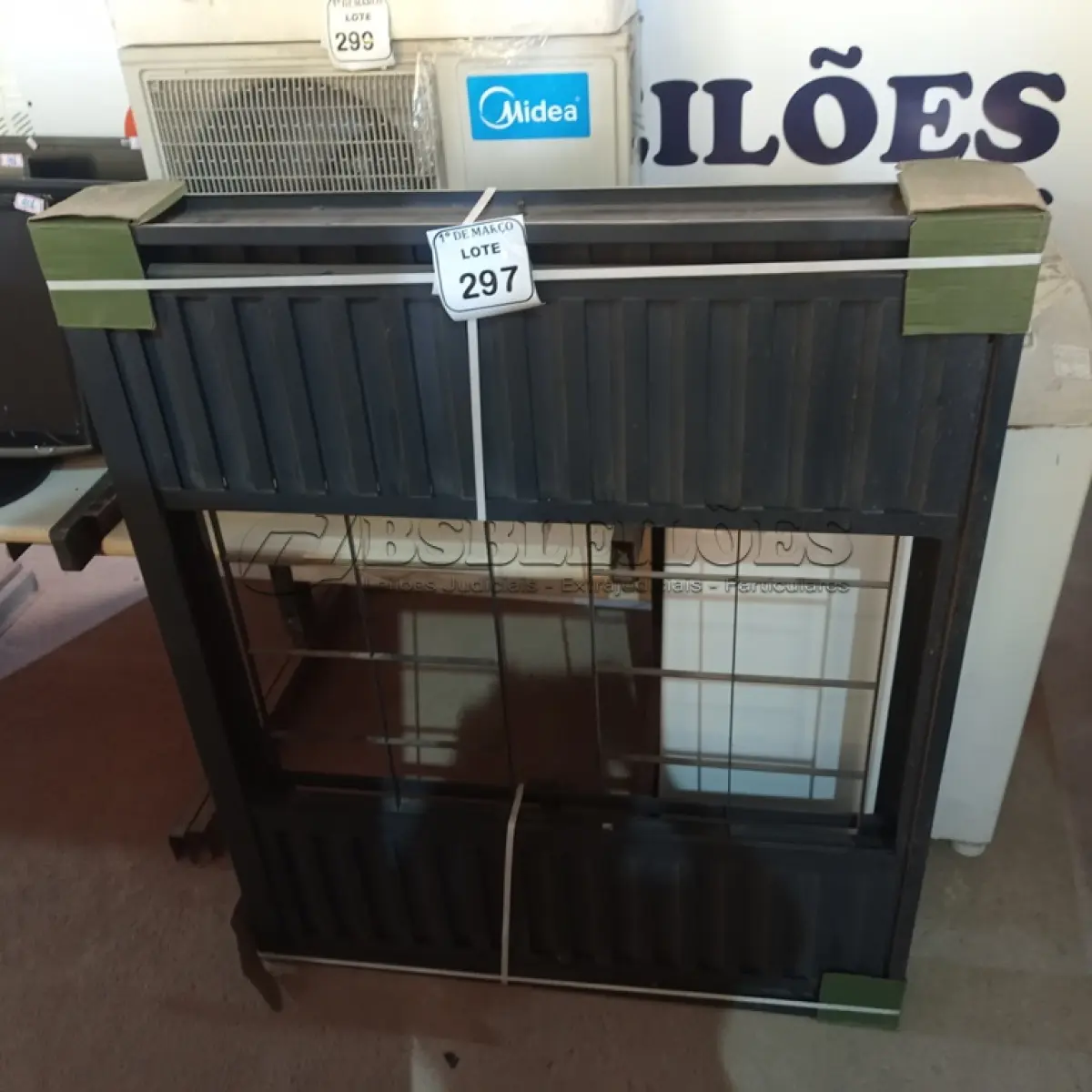 LOTE 297 - 01 JANELA EM FERRO HAIALA. (NO ESTADO) ATENÇÃO! FAZER A VISITAÇÃO ANTES DE ARREMATAR, NÃO SABEMOS SE FUNCIONA. LEILÃO NÃO TEM GARANTIA E NEM DEVOLUÇÃO, SUJEITO A POSSÍVEIS AVARIAS VISÍVEIS/OCULTAS E/OU AUSÊNCIA DE COMPONENTES.
