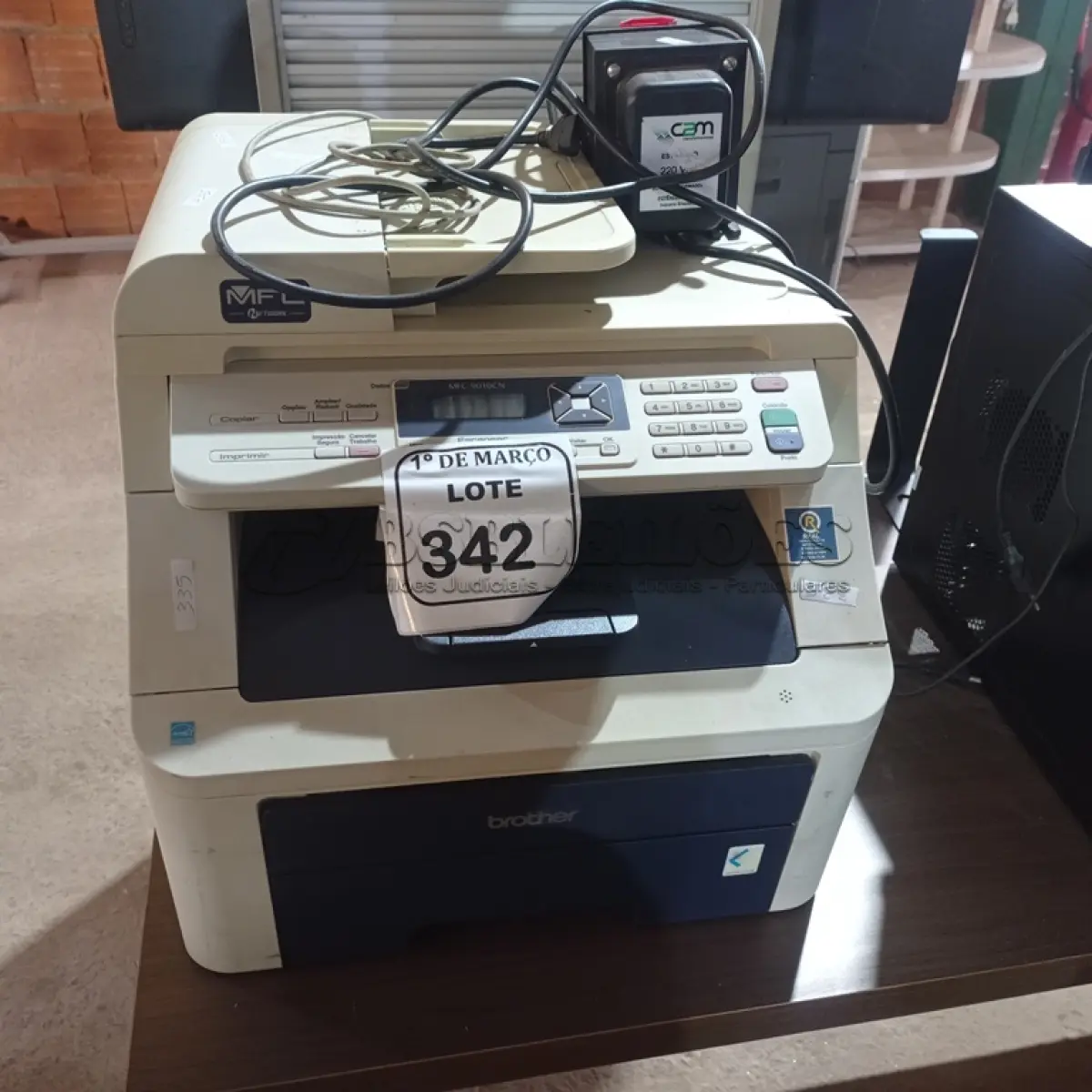 LOTE 342 - 01 IMPRESSORA MULTIFUNCIONAL BROTHER MFC9010CN. (NO ESTADO) ATENÇÃO! FAZER A VISITAÇÃO ANTES DE ARREMATAR, NÃO SABEMOS SE FUNCIONA. LEILÃO NÃO TEM GARANTIA E NEM DEVOLUÇÃO, SUJEITO A POSSÍVEIS AVARIAS VISÍVEIS/OCULTAS E/OU AUSÊNCIA DE COMPONENTES.