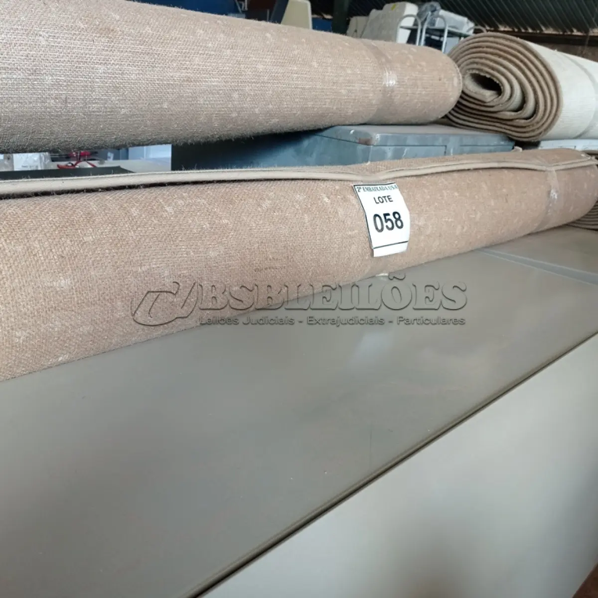 LOTE 058 - 01 RUG (TAPETE). (NO ESTADO EM QUE SE ENCONTRA. SUJEITO A AVARIAS OCULTAS/VISÍVEIS.) AU2130A