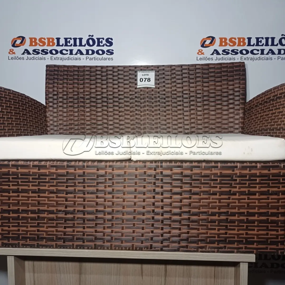 LOTE 078 - 01 GARDEN SOFA (SOFÁ DE JARDIM) (NO ESTADO EM QUE SE ENCONTRA. SUJEITO A AVARIAS OCULTAS/VISÍVEIS.) BH1669N