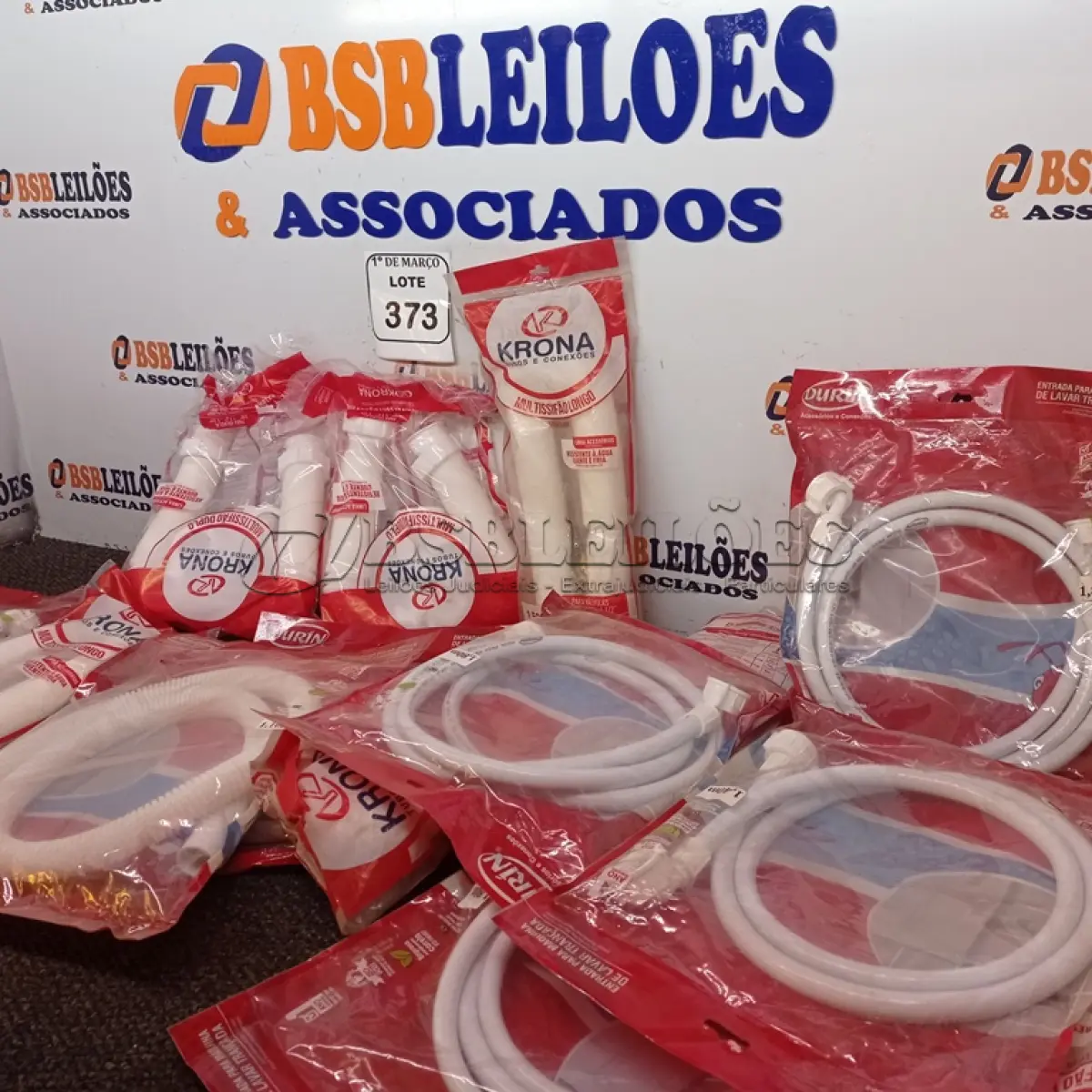 LOTE 373 - 01 LOTE COM MANGUEIRAS PARA MÁQUINA DE LAVAR E SIFÕES   DUPLOS. (NO ESTADO) ATENÇÃO! FAZER A VISITAÇÃO ANTES DE ARREMATAR, NÃO SABEMOS SE FUNCIONA. LEILÃO NÃO TEM GARANTIA E NEM DEVOLUÇÃO, SUJEITO A POSSÍVEIS AVARIAS VISÍVEIS/OCULTAS E/OU AUSÊNCIA DE COMPONENTES.