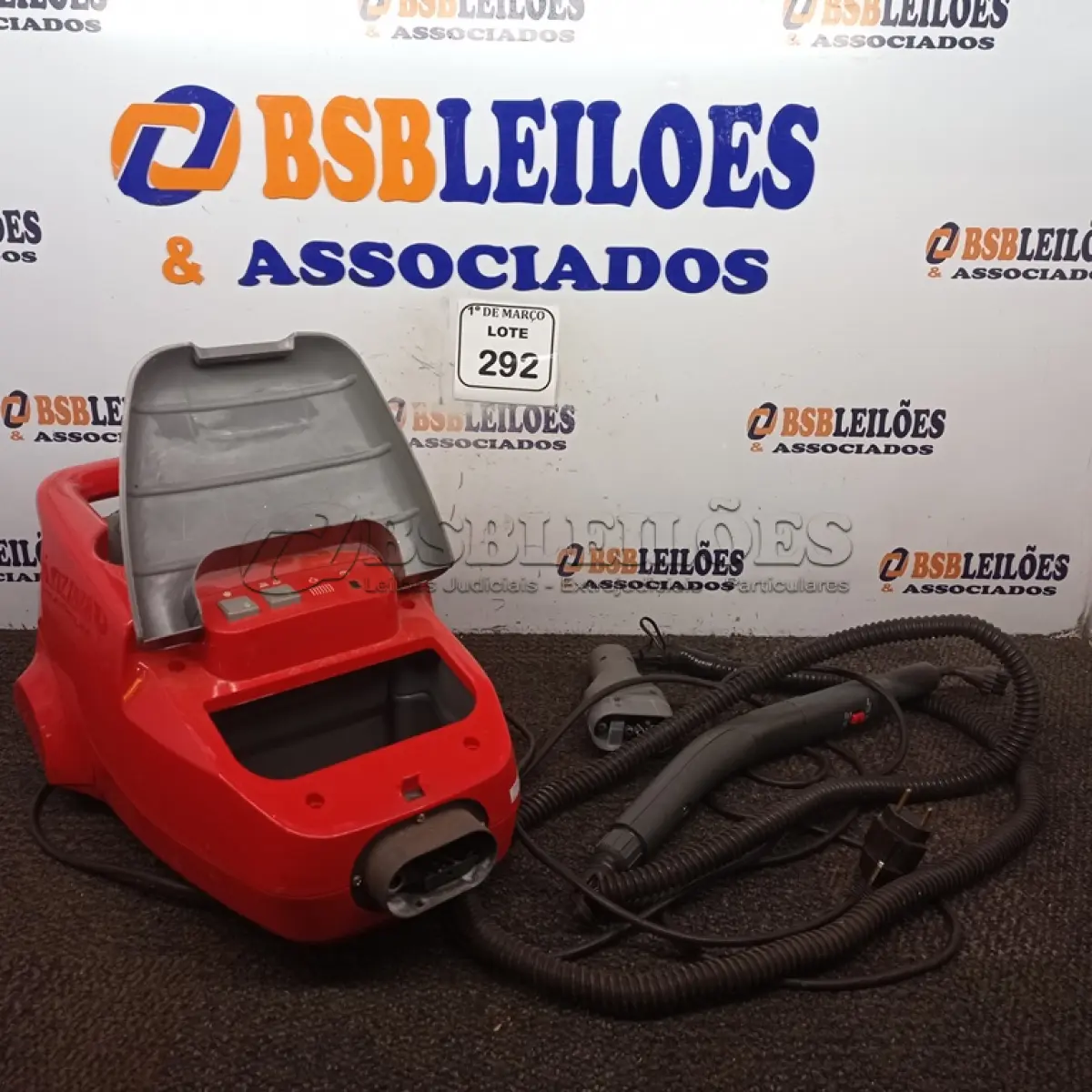 LOTE 292 - 01 VAPORETO COM MARTELA E ACESSÓRIOS 220 VOLTS. (NO ESTADO) ATENÇÃO! FAZER A VISITAÇÃO ANTES DE ARREMATAR, NÃO SABEMOS SE FUNCIONA. LEILÃO NÃO TEM GARANTIA E NEM DEVOLUÇÃO, SUJEITO A POSSÍVEIS AVARIAS VISÍVEIS/OCULTAS E/OU AUSÊNCIA DE COMPONENTES.