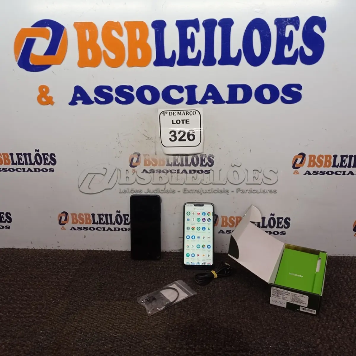 LOTE 326 - 01 CELULAR MOTOROLA E 01 CELULAR SAMSUNG. (NO ESTADO) ATENÇÃO! FAZER A VISITAÇÃO ANTES DE ARREMATAR, NÃO SABEMOS SE FUNCIONA. LEILÃO NÃO TEM GARANTIA E NEM DEVOLUÇÃO, SUJEITO A POSSÍVEIS AVARIAS VISÍVEIS/OCULTAS E/OU AUSÊNCIA DE COMPONENTES.