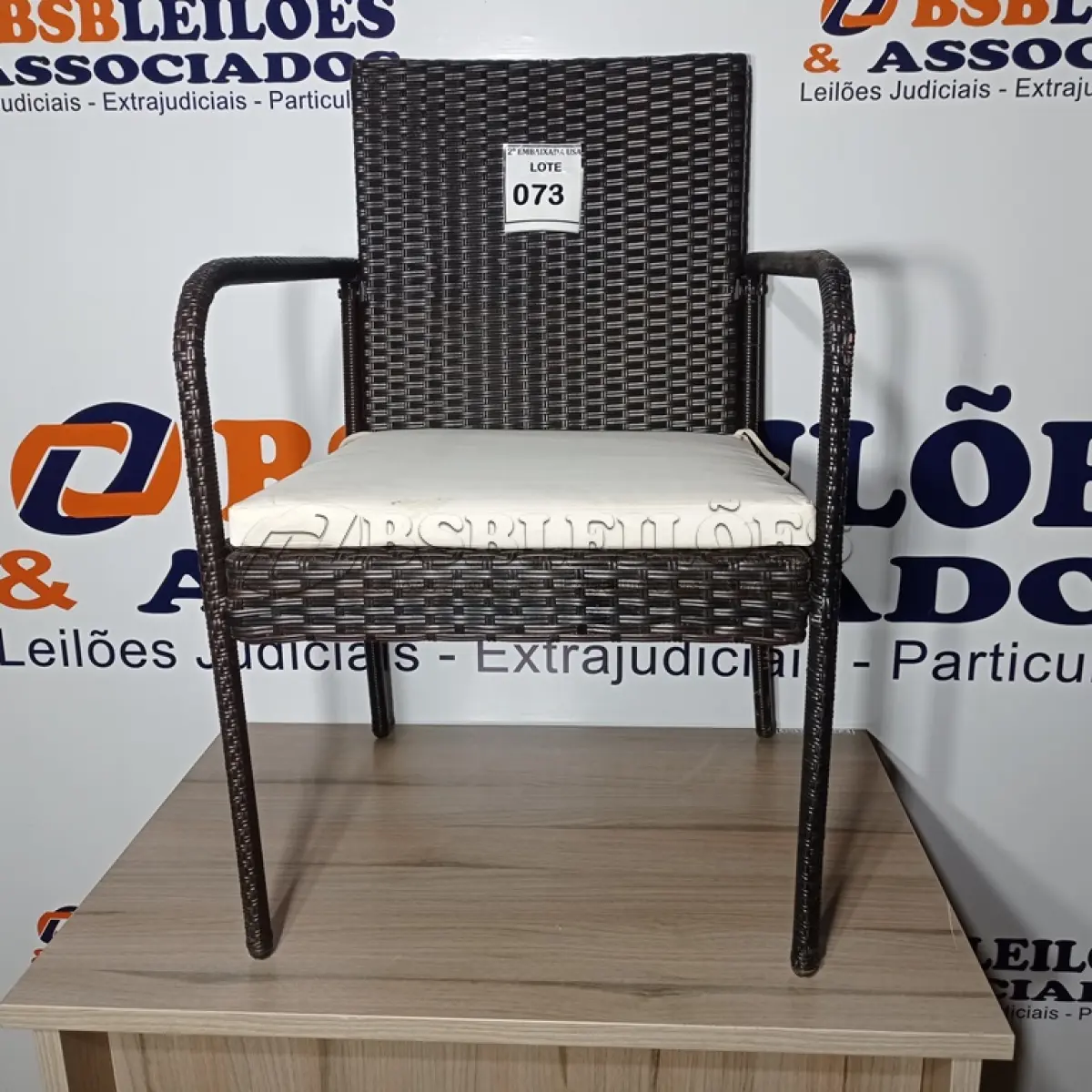 LOTE 073 - 01 GARDEN CHAIR. (CADEIRA DE JARDIM) (NO ESTADO EM QUE SE ENCONTRA. SUJEITO A AVARIAS OCULTAS/VISÍVEIS.) BH1670S
