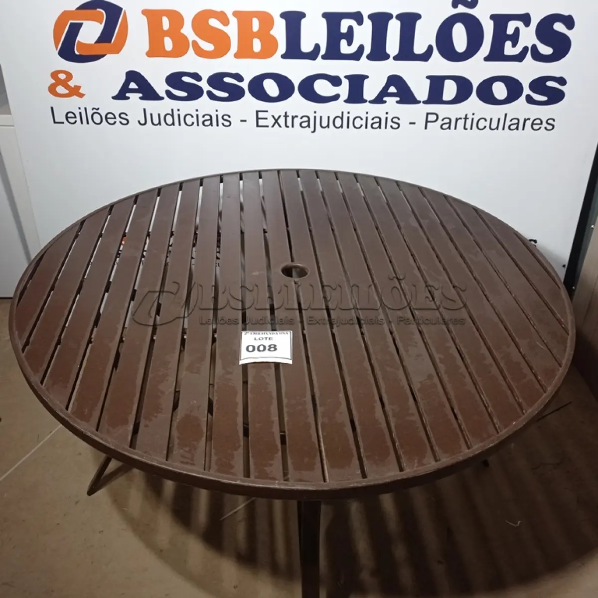 LOTE 008 - 01 GARDEN TABLE (MESA DE JARDIM). (NO ESTADO EM QUE SE ENCONTRA. SUJEITO A AVARIAS OCULTAS/VISÍVEIS.) BH1540F
