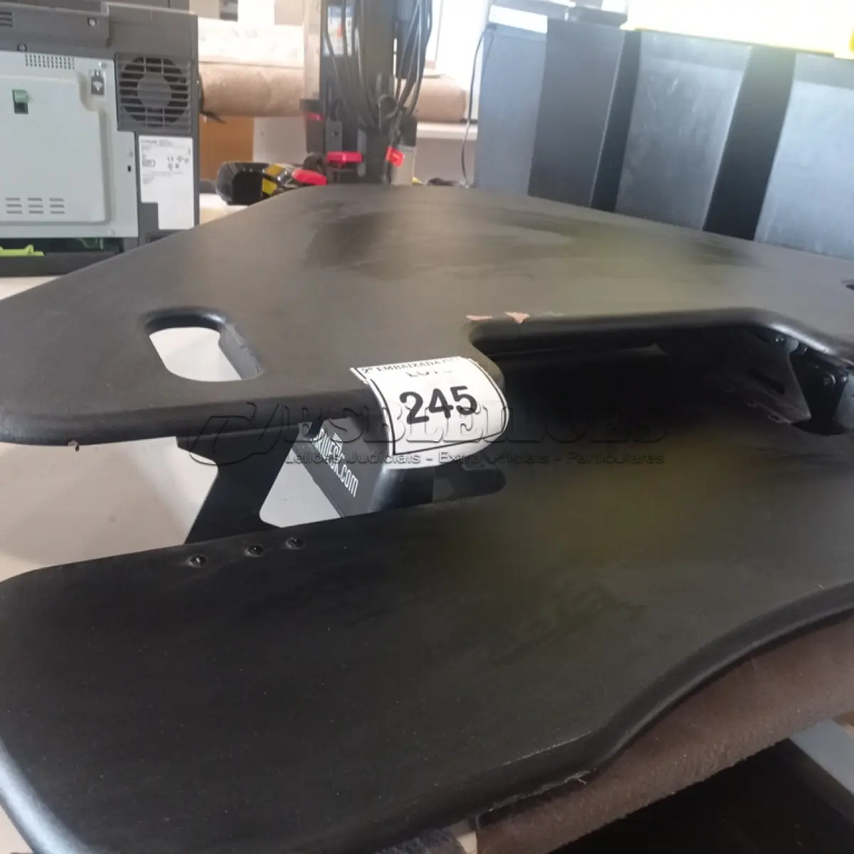 LOTE 245 - 01 VARIDESK. (NO ESTADO EM QUE SE ENCONTRA. SUJEITO A AVARIAS OCULTAS/VISÍVEIS.)
