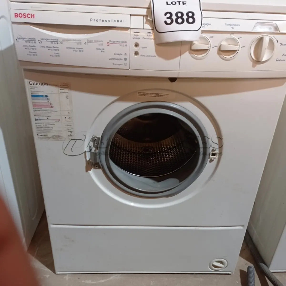 LOTE 388 - 01 MÁQUINA DE LAVAR ROUPAS BOSCH   220 VOLTS COM AVARIAS. (NO ESTADO) ATENÇÃO! FAZER A VISITAÇÃO ANTES DE ARREMATAR, NÃO SABEMOS SE FUNCIONA. LEILÃO NÃO TEM GARANTIA E NEM DEVOLUÇÃO, SUJEITO A POSSÍVEIS AVARIAS VISÍVEIS/OCULTAS E/OU AUSÊNCIA DE COMPONENTES.