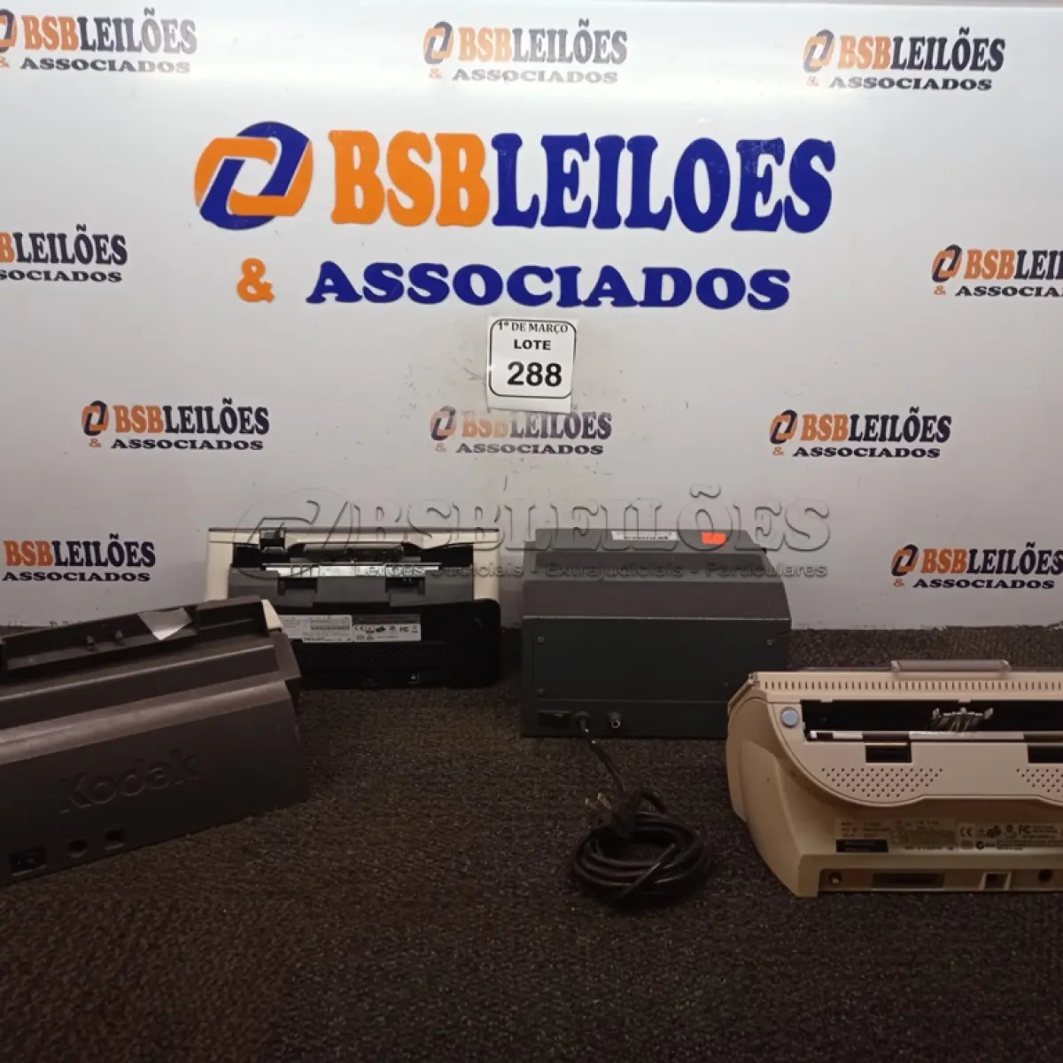 LOTE 288 - 01 LOTE COM SCANNERS, PROTOCOLADORA DE CHEQUES. (NO ESTADO) ATENÇÃO! FAZER A VISITAÇÃO ANTES DE ARREMATAR, NÃO SABEMOS SE FUNCIONA. LEILÃO NÃO TEM GARANTIA E NEM DEVOLUÇÃO, SUJEITO A POSSÍVEIS AVARIAS VISÍVEIS/OCULTAS E/OU AUSÊNCIA DE COMPONENTES.
