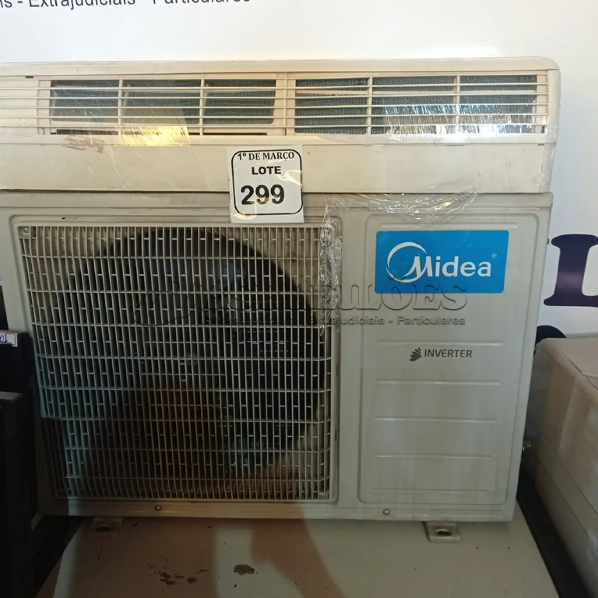 LOTE 299 - 01 AR CONDICIONADO MIDEA 12.000BTUS SEM CONTROLE. (NO ESTADO) ATENÇÃO! FAZER A VISITAÇÃO ANTES DE ARREMATAR, NÃO SABEMOS SE FUNCIONA. LEILÃO NÃO TEM GARANTIA E NEM DEVOLUÇÃO, SUJEITO A POSSÍVEIS AVARIAS VISÍVEIS/OCULTAS E/OU AUSÊNCIA DE COMPONENTES.