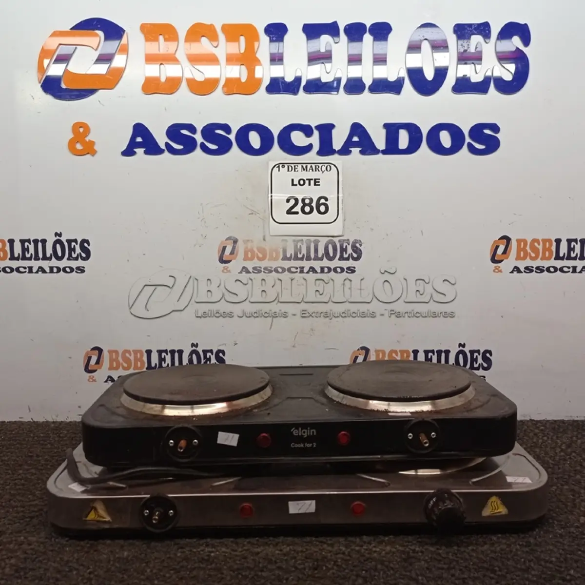 LOTE 286 - 02 FOGÕES ELÉTRICOS. (NO ESTADO) ATENÇÃO! FAZER A VISITAÇÃO ANTES DE ARREMATAR, NÃO SABEMOS SE FUNCIONA. LEILÃO NÃO TEM GARANTIA E NEM DEVOLUÇÃO, SUJEITO A POSSÍVEIS AVARIAS VISÍVEIS/OCULTAS E/OU AUSÊNCIA DE COMPONENTES.