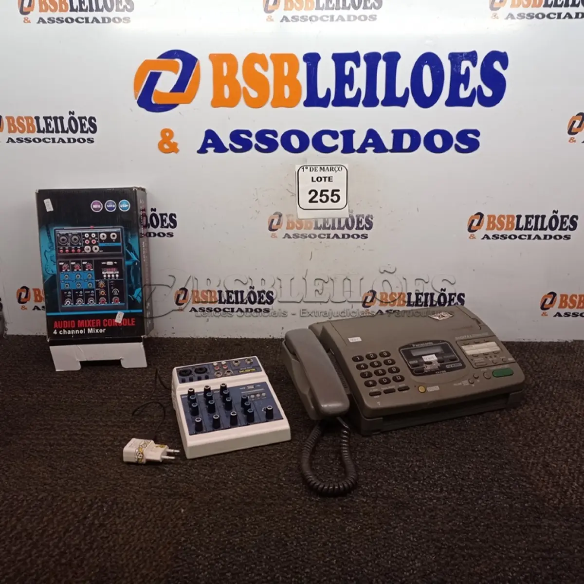 LOTE 255 - 01 FAX PANASONIC E 01 ÁUDIO MIXER CONSOLE 4 CANAIS.  (NO ESTADO) ATENÇÃO! FAZER A VISITAÇÃO ANTES DE ARREMATAR, NÃO SABEMOS SE FUNCIONA. LEILÃO NÃO TEM GARANTIA E NEM DEVOLUÇÃO, SUJEITO A POSSÍVEIS AVARIAS VISÍVEIS/OCULTAS E/OU AUSÊNCIA DE COMPONENTES.