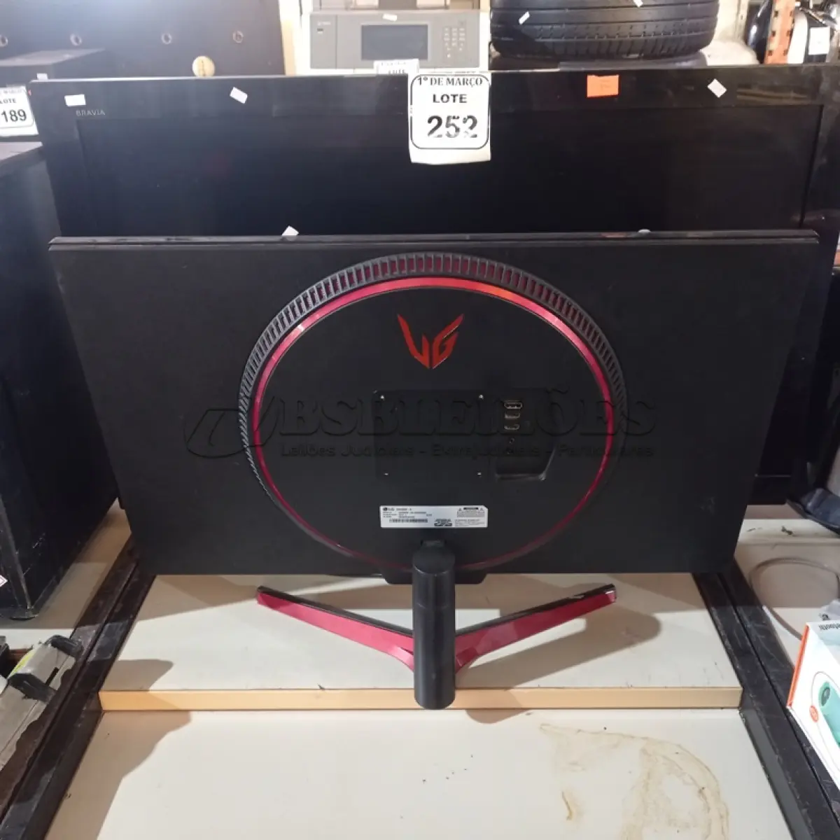 LOTE 252 - 01 TV LG 32” E 01 TV SONY 40 “. PARA RETIRADA DE PEÇAS. (NO ESTADO) ATENÇÃO! FAZER A VISITAÇÃO ANTES DE ARREMATAR, NÃO SABEMOS SE FUNCIONA. LEILÃO NÃO TEM GARANTIA E NEM DEVOLUÇÃO, SUJEITO A POSSÍVEIS AVARIAS VISÍVEIS/OCULTAS E/OU AUSÊNCIA DE COMPONENTES.