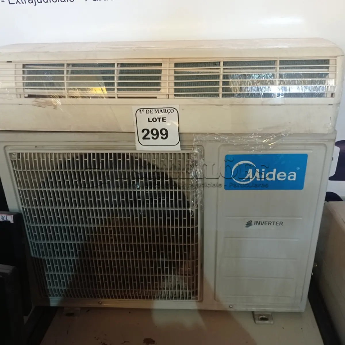 LOTE 299 - 01 AR CONDICIONADO MIDEA 12.000BTUS SEM CONTROLE. (NO ESTADO) ATENÇÃO! FAZER A VISITAÇÃO ANTES DE ARREMATAR, NÃO SABEMOS SE FUNCIONA. LEILÃO NÃO TEM GARANTIA E NEM DEVOLUÇÃO, SUJEITO A POSSÍVEIS AVARIAS VISÍVEIS/OCULTAS E/OU AUSÊNCIA DE COMPONENTES.