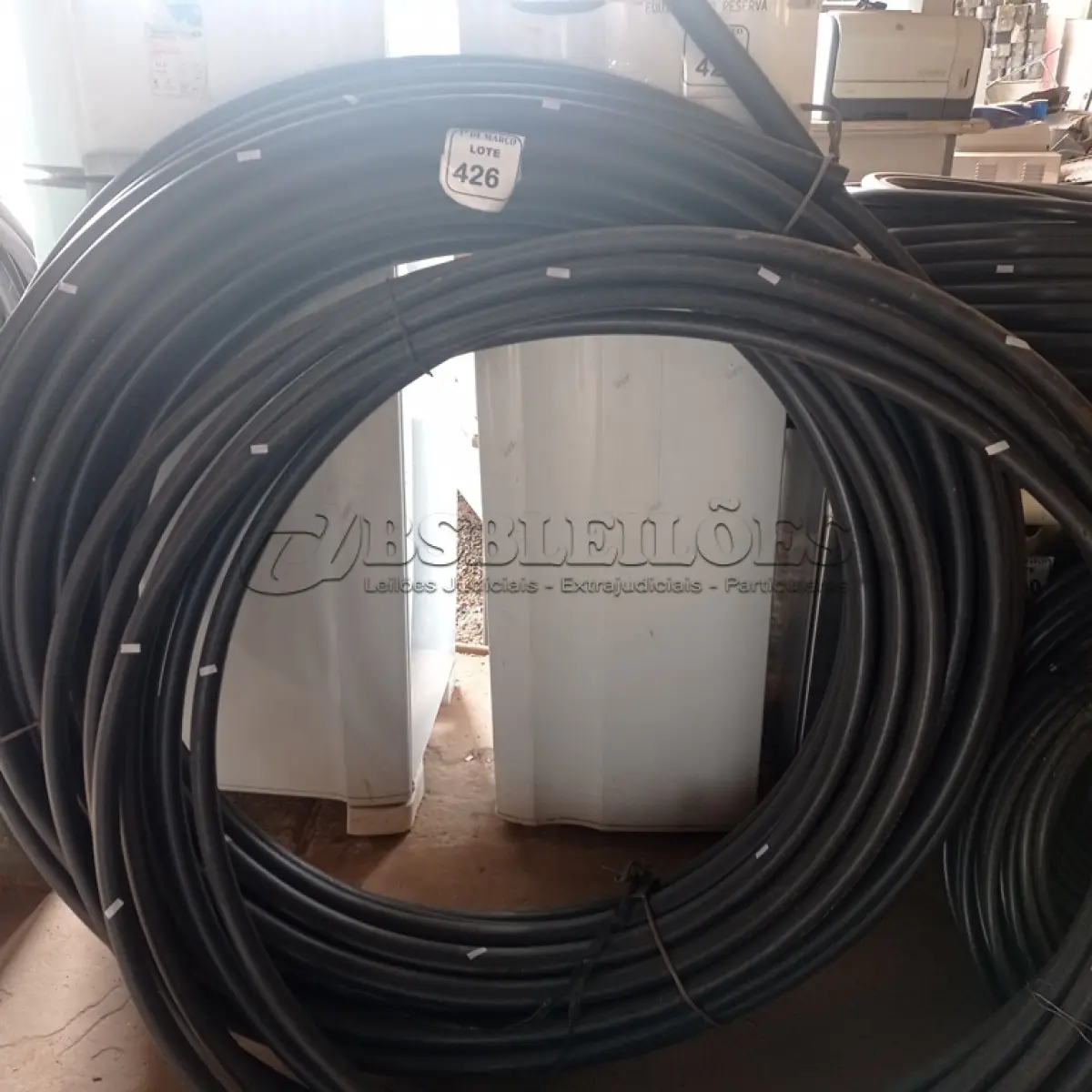 LOTE 426 - 02 ROLOS DE MANGUEIRA.  (NO ESTADO) ATENÇÃO! FAZER A VISITAÇÃO ANTES DE ARREMATAR, NÃO SABEMOS SE FUNCIONA. LEILÃO NÃO TEM GARANTIA E NEM DEVOLUÇÃO, SUJEITO A POSSÍVEIS AVARIAS VISÍVEIS/OCULTAS E/OU AUSÊNCIA DE COMPONENTES.