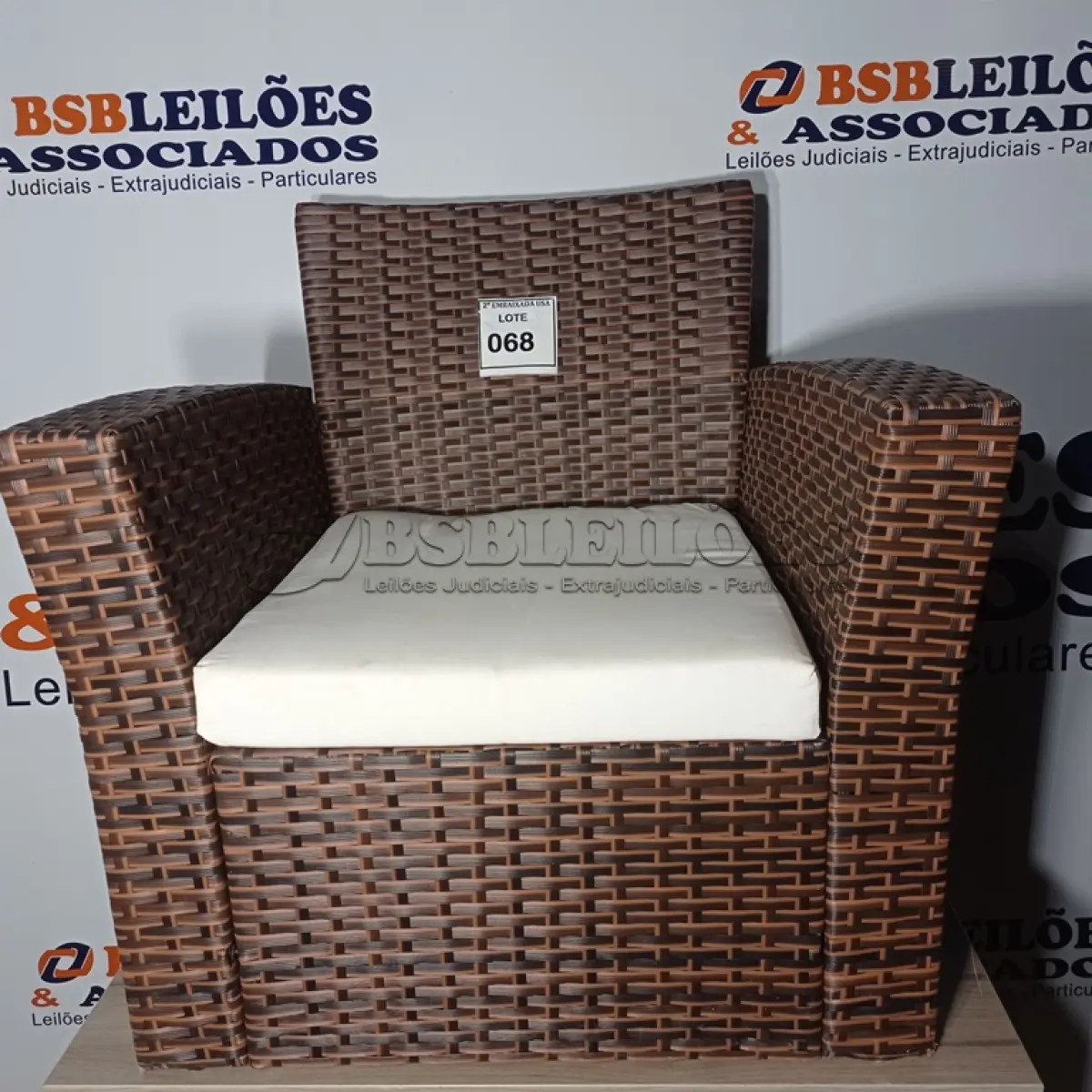 LOTE 068 - 01 GARDEN CHAIR (CADEIRA DE JARDIM). (NO ESTADO EM QUE SE ENCONTRA. SUJEITO A AVARIAS OCULTAS/VISÍVEIS.)  BH1669T