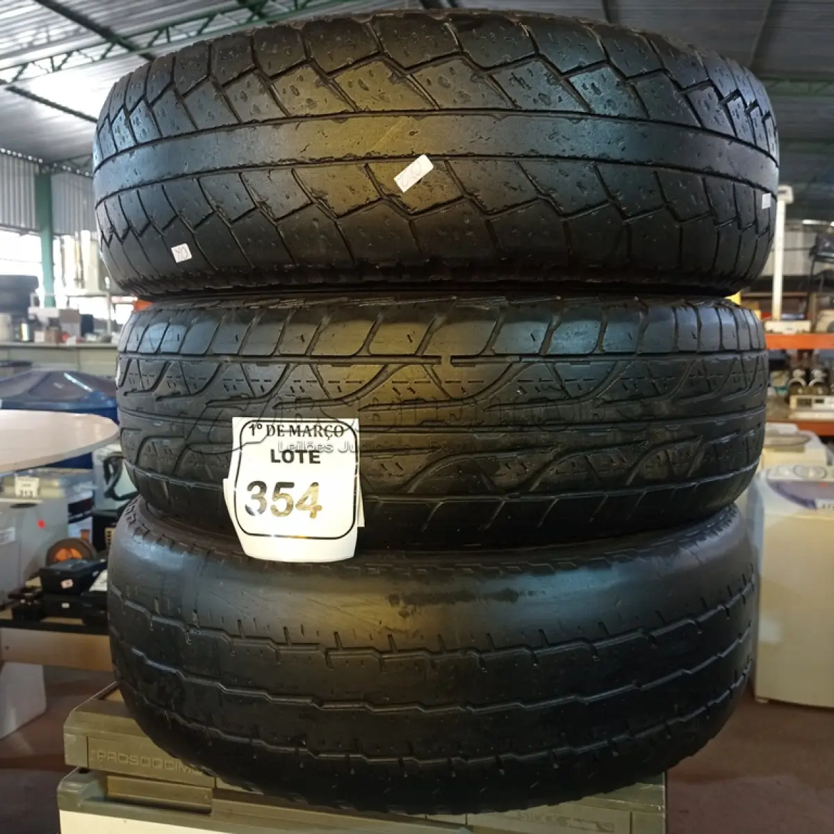 LOTE 354 - 03 PNEUS MEIA VIDA 205/70 ARO15. (NO ESTADO) ATENÇÃO! FAZER A VISITAÇÃO ANTES DE ARREMATAR, NÃO SABEMOS SE FUNCIONA. LEILÃO NÃO TEM GARANTIA E NEM DEVOLUÇÃO, SUJEITO A POSSÍVEIS AVARIAS VISÍVEIS/OCULTAS E/OU AUSÊNCIA DE COMPONENTES.
