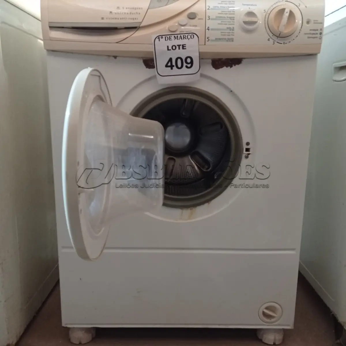 LOTE 409 - 01 MÁQUINA DE LAVAR ROUPAS BRASTEMP. (NO ESTADO) ATENÇÃO! FAZER A VISITAÇÃO ANTES DE ARREMATAR, NÃO SABEMOS SE FUNCIONA. LEILÃO NÃO TEM GARANTIA E NEM DEVOLUÇÃO, SUJEITO A POSSÍVEIS AVARIAS VISÍVEIS/OCULTAS E/OU AUSÊNCIA DE COMPONENTES.