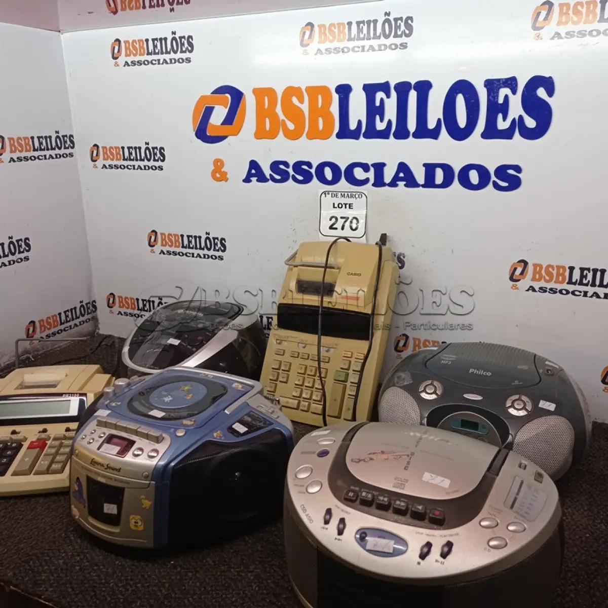 LOTE 270 - 04 RÁDIOS PLAYER E 2 CALCULADORAS MODELOS DIVERSOS. (NO ESTADO) ATENÇÃO! FAZER A VISITAÇÃO ANTES DE ARREMATAR, NÃO SABEMOS SE FUNCIONA. LEILÃO NÃO TEM GARANTIA E NEM DEVOLUÇÃO, SUJEITO A POSSÍVEIS AVARIAS VISÍVEIS/OCULTAS E/OU AUSÊNCIA DE COMPONENTES.