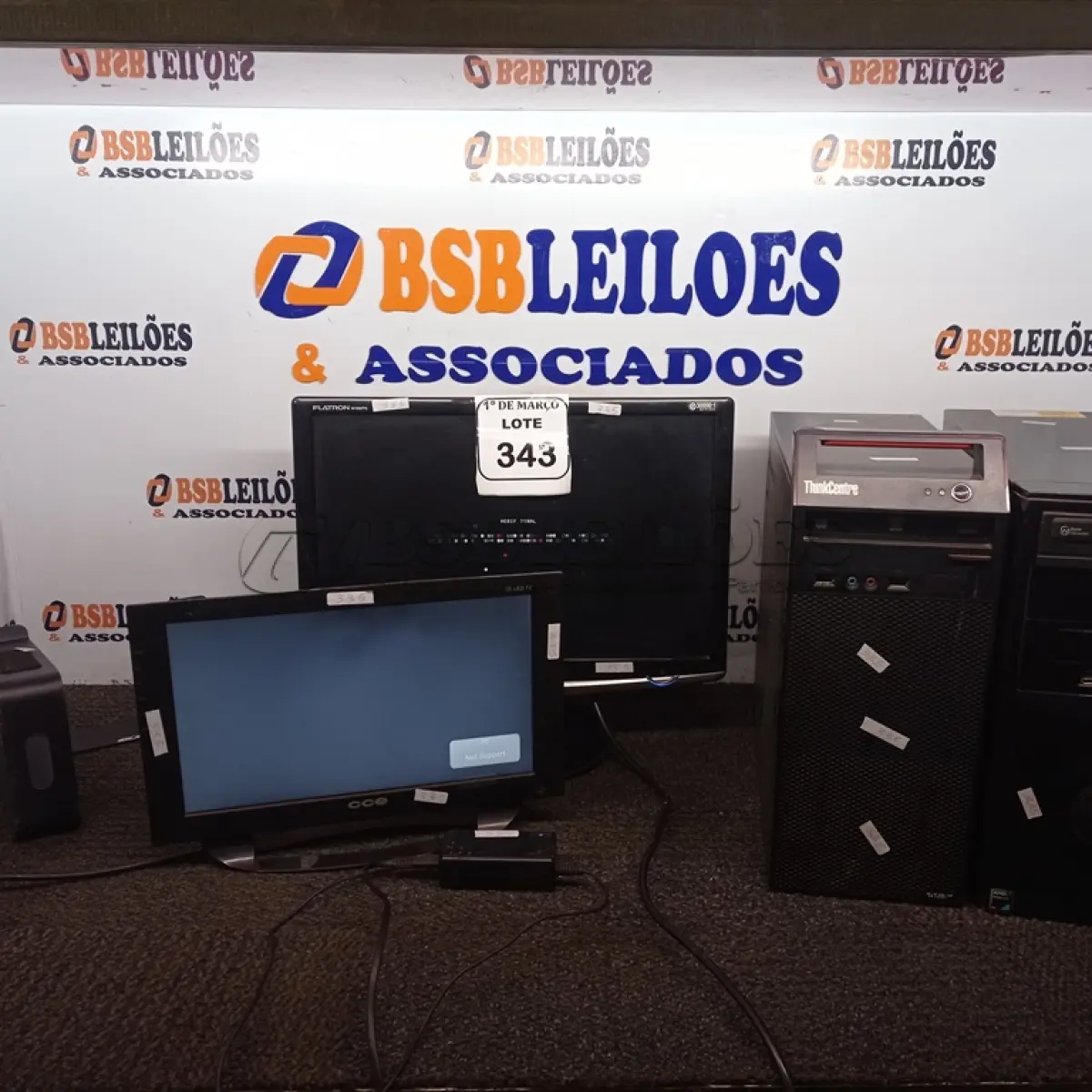 LOTE 343 - 02 CPU’S, 01 MONITOR LG E 01 MONITOR CCE. (NO ESTADO) ATENÇÃO! FAZER A VISITAÇÃO ANTES DE ARREMATAR, NÃO SABEMOS SE FUNCIONA. LEILÃO NÃO TEM GARANTIA E NEM DEVOLUÇÃO, SUJEITO A POSSÍVEIS AVARIAS VISÍVEIS/OCULTAS E/OU AUSÊNCIA DE COMPONENTES.