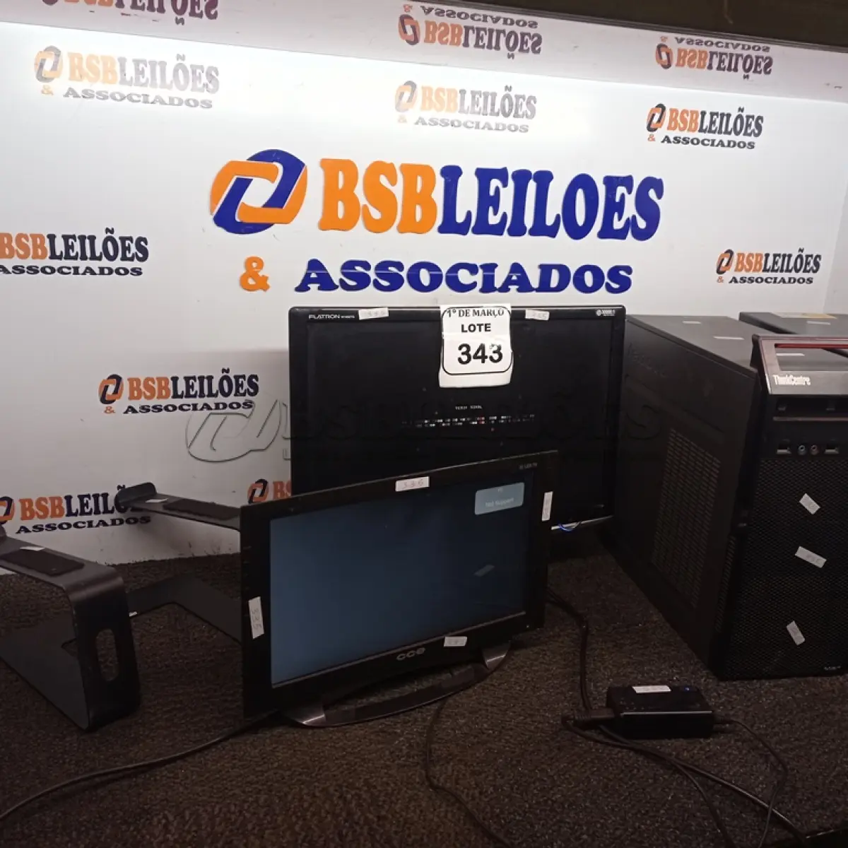 LOTE 343 - 02 CPU’S, 01 MONITOR LG E 01 MONITOR CCE. (NO ESTADO) ATENÇÃO! FAZER A VISITAÇÃO ANTES DE ARREMATAR, NÃO SABEMOS SE FUNCIONA. LEILÃO NÃO TEM GARANTIA E NEM DEVOLUÇÃO, SUJEITO A POSSÍVEIS AVARIAS VISÍVEIS/OCULTAS E/OU AUSÊNCIA DE COMPONENTES.
