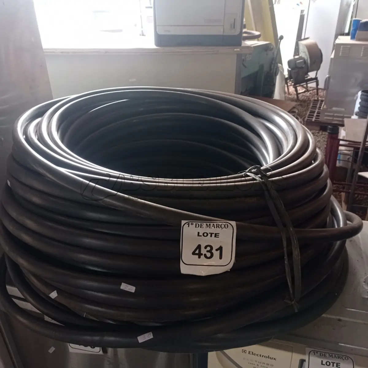 LOTE 431 - 02 ROLOS DE MANGUEIRA. (NO ESTADO) ATENÇÃO! FAZER A VISITAÇÃO ANTES DE ARREMATAR, NÃO SABEMOS SE FUNCIONA. LEILÃO NÃO TEM GARANTIA E NEM DEVOLUÇÃO, SUJEITO A POSSÍVEIS AVARIAS VISÍVEIS/OCULTAS E/OU AUSÊNCIA DE COMPONENTES.