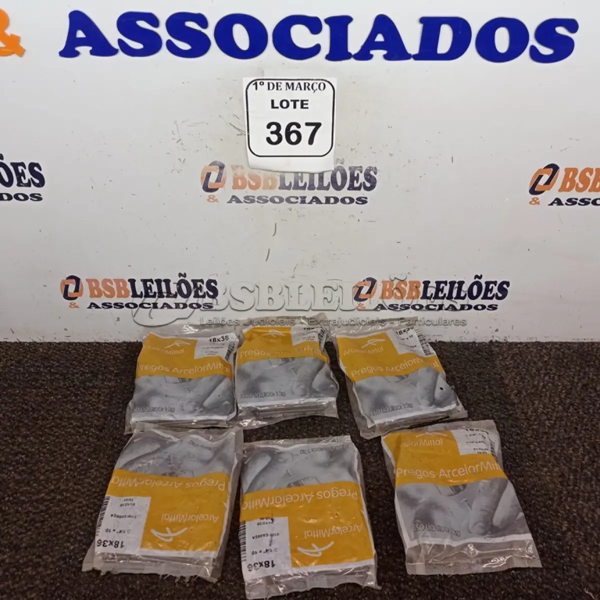 LOTE 367 - 06 KG DE PREGOS COM CABEÇA 18X36. (NO ESTADO) ATENÇÃO! FAZER A VISITAÇÃO ANTES DE ARREMATAR, NÃO SABEMOS SE FUNCIONA. LEILÃO NÃO TEM GARANTIA E NEM DEVOLUÇÃO, SUJEITO A POSSÍVEIS AVARIAS VISÍVEIS/OCULTAS E/OU AUSÊNCIA DE COMPONENTES.