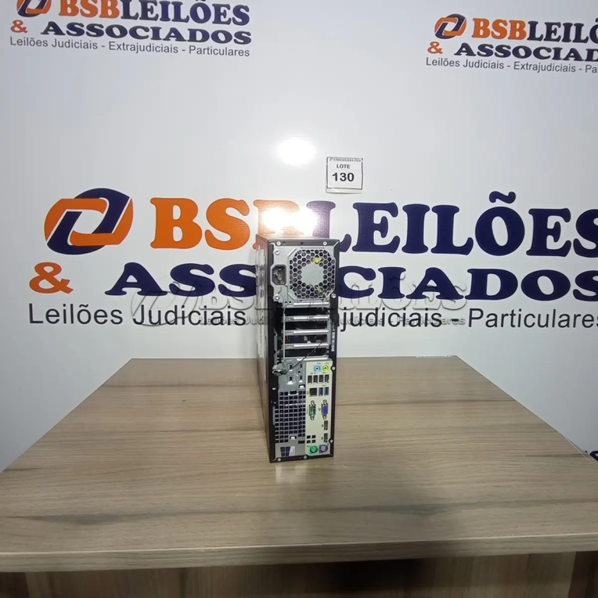 LOTE 130 - 01 CPU HP 8GB 231098. (NO ESTADO EM QUE SE ENCONTRA. SUJEITO A AVARIAS OCULTAS/VISÍVEIS.)