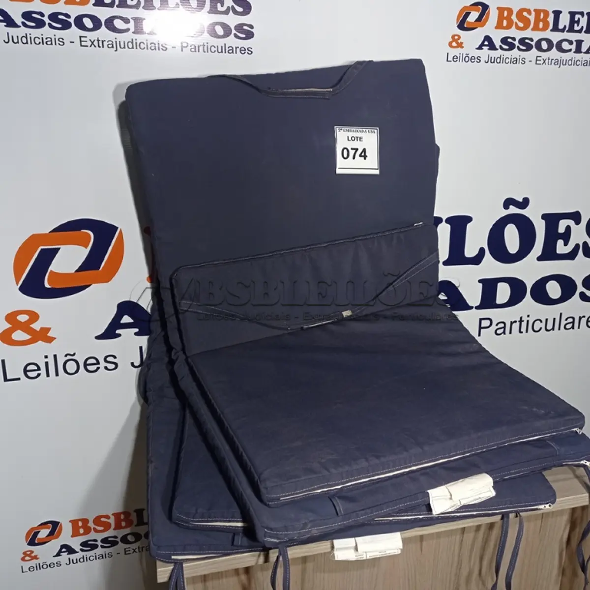 LOTE 074 - ALMOFADAS PARA MACA. (NO ESTADO EM QUE SE ENCONTRA. SUJEITO A AVARIAS OCULTAS/VISÍVEIS.)