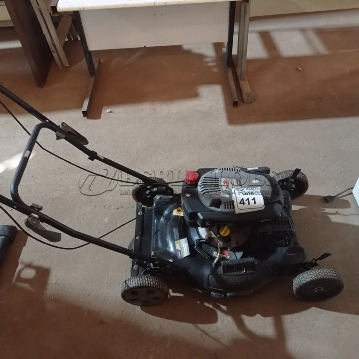 LOTE 411 - 01 CORTADOR DE GRAMA A GASOLINA TOYAMA 146CC. (NO ESTADO) ATENÇÃO! FAZER A VISITAÇÃO ANTES DE ARREMATAR, NÃO SABEMOS SE FUNCIONA. LEILÃO NÃO TEM GARANTIA E NEM DEVOLUÇÃO, SUJEITO A POSSÍVEIS AVARIAS VISÍVEIS/OCULTAS E/OU AUSÊNCIA DE COMPONENTES.