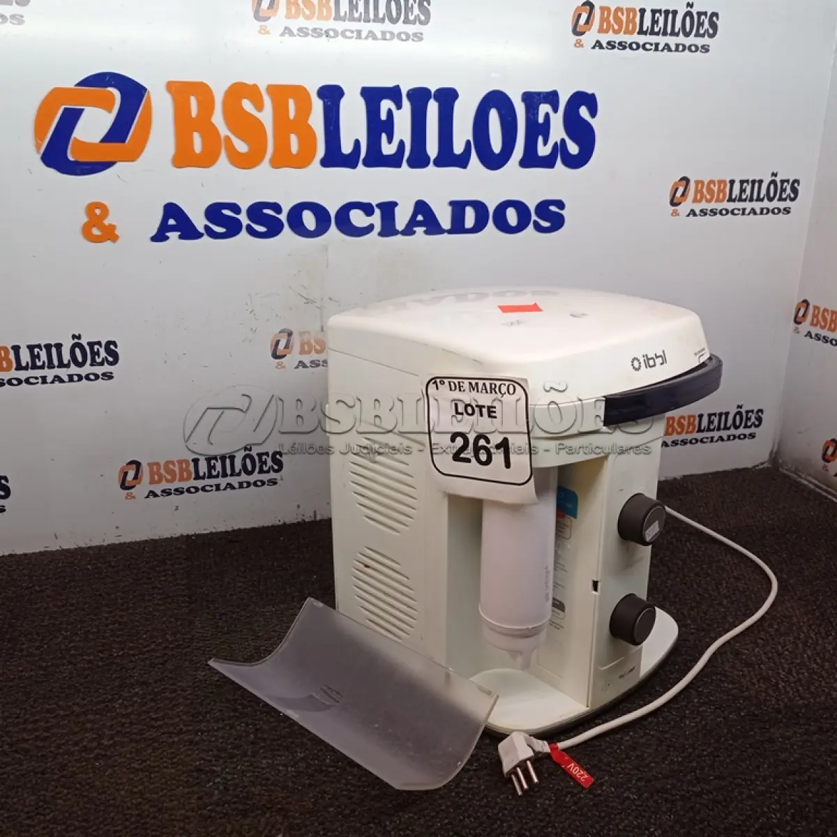 LOTE 261 - 01 BEBEDOURO DE BANCADA IBBL. (NO ESTADO) ATENÇÃO! FAZER A VISITAÇÃO ANTES DE ARREMATAR, NÃO SABEMOS SE FUNCIONA. LEILÃO NÃO TEM GARANTIA E NEM DEVOLUÇÃO, SUJEITO A POSSÍVEIS AVARIAS VISÍVEIS/OCULTAS E/OU AUSÊNCIA DE COMPONENTES.